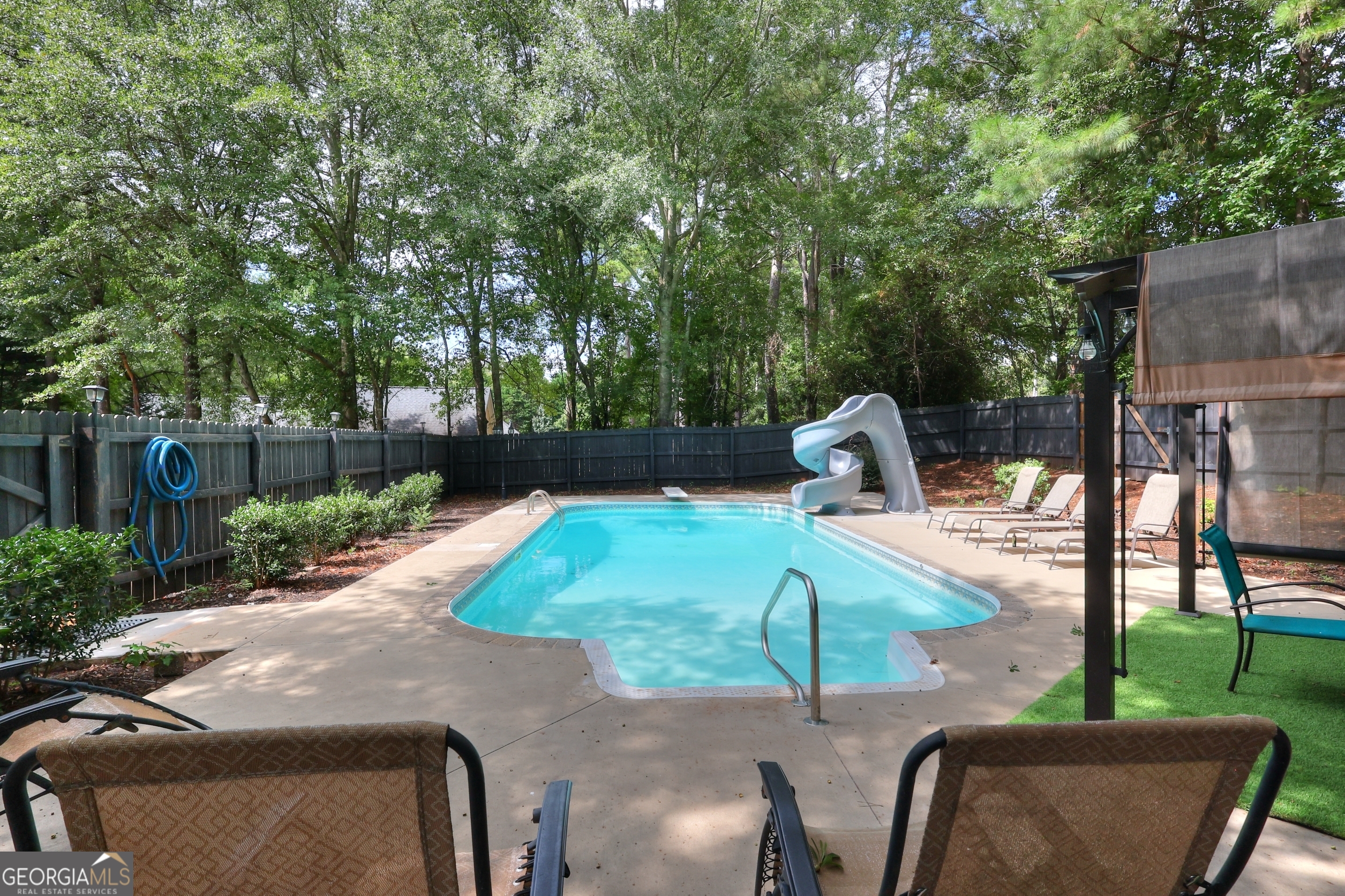 413 Spring Place