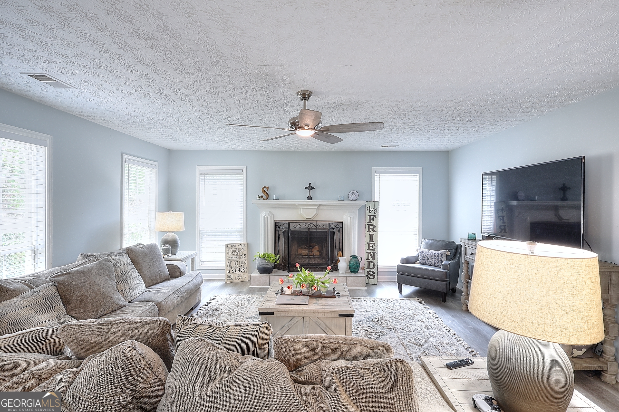 413 Spring Place