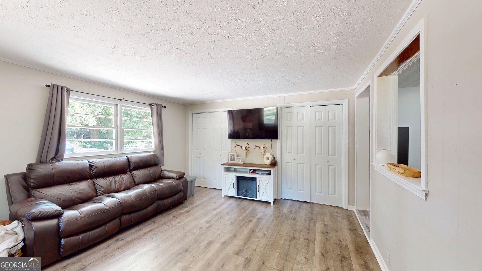 186 S Forest Avenue