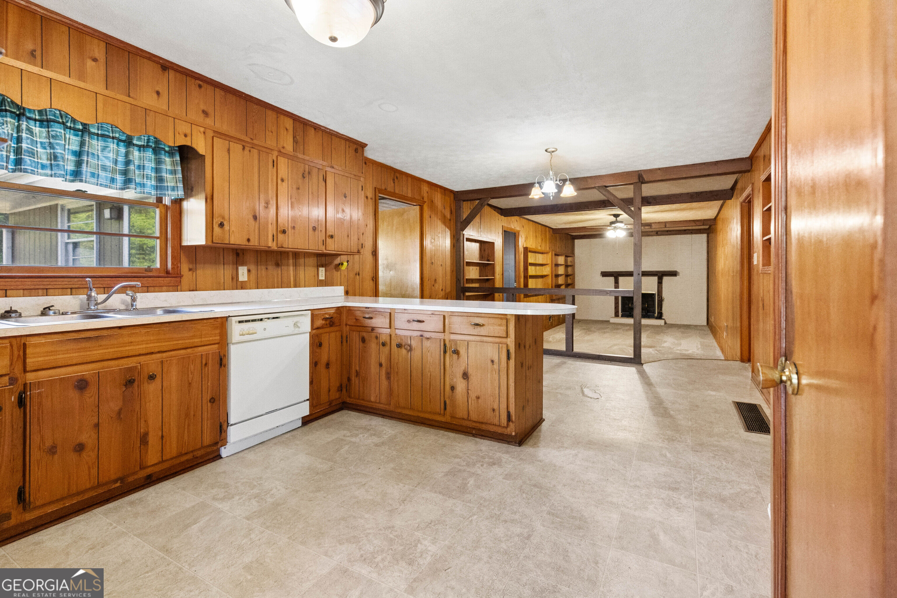 1525 Woodacres Road