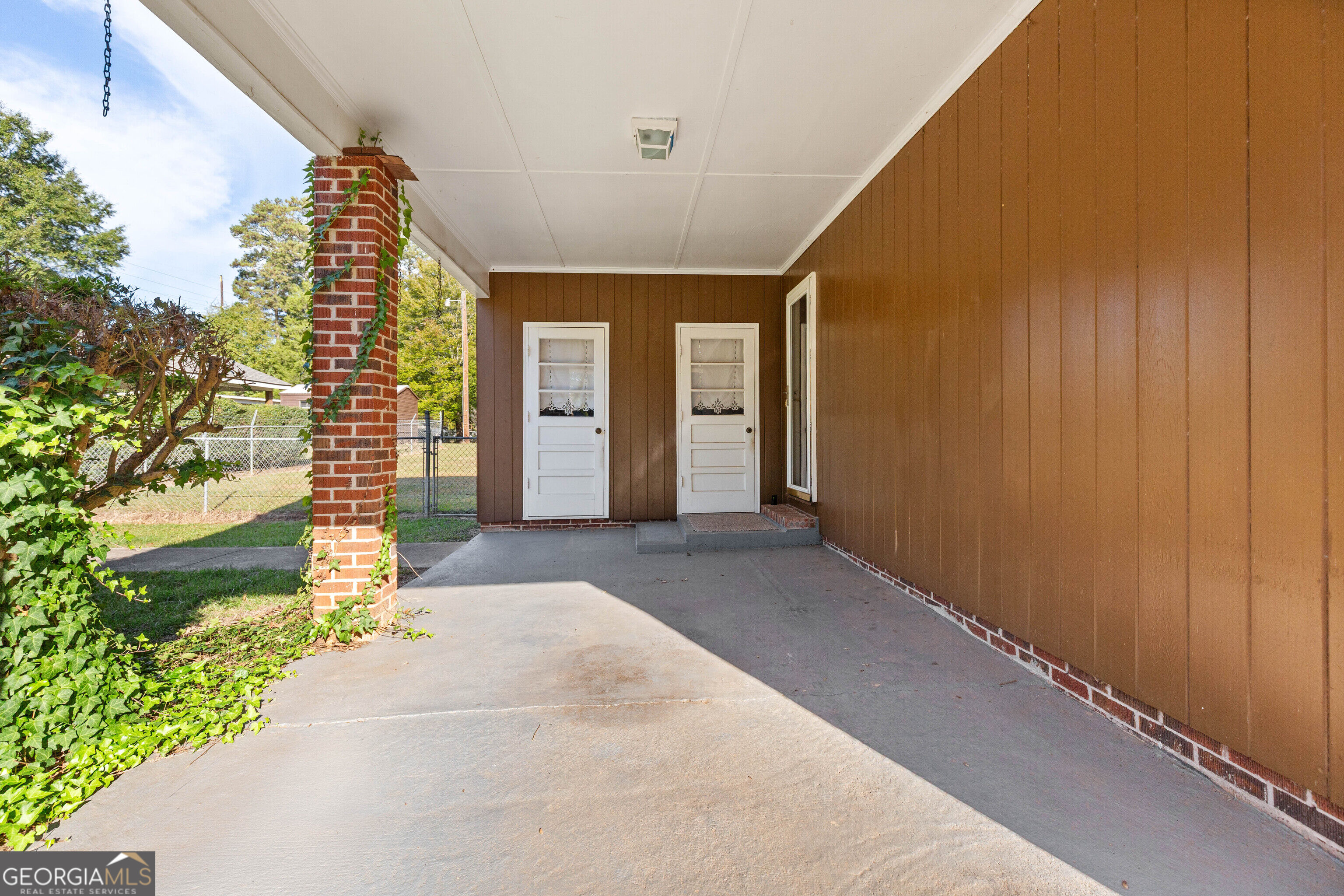 1525 Woodacres Road