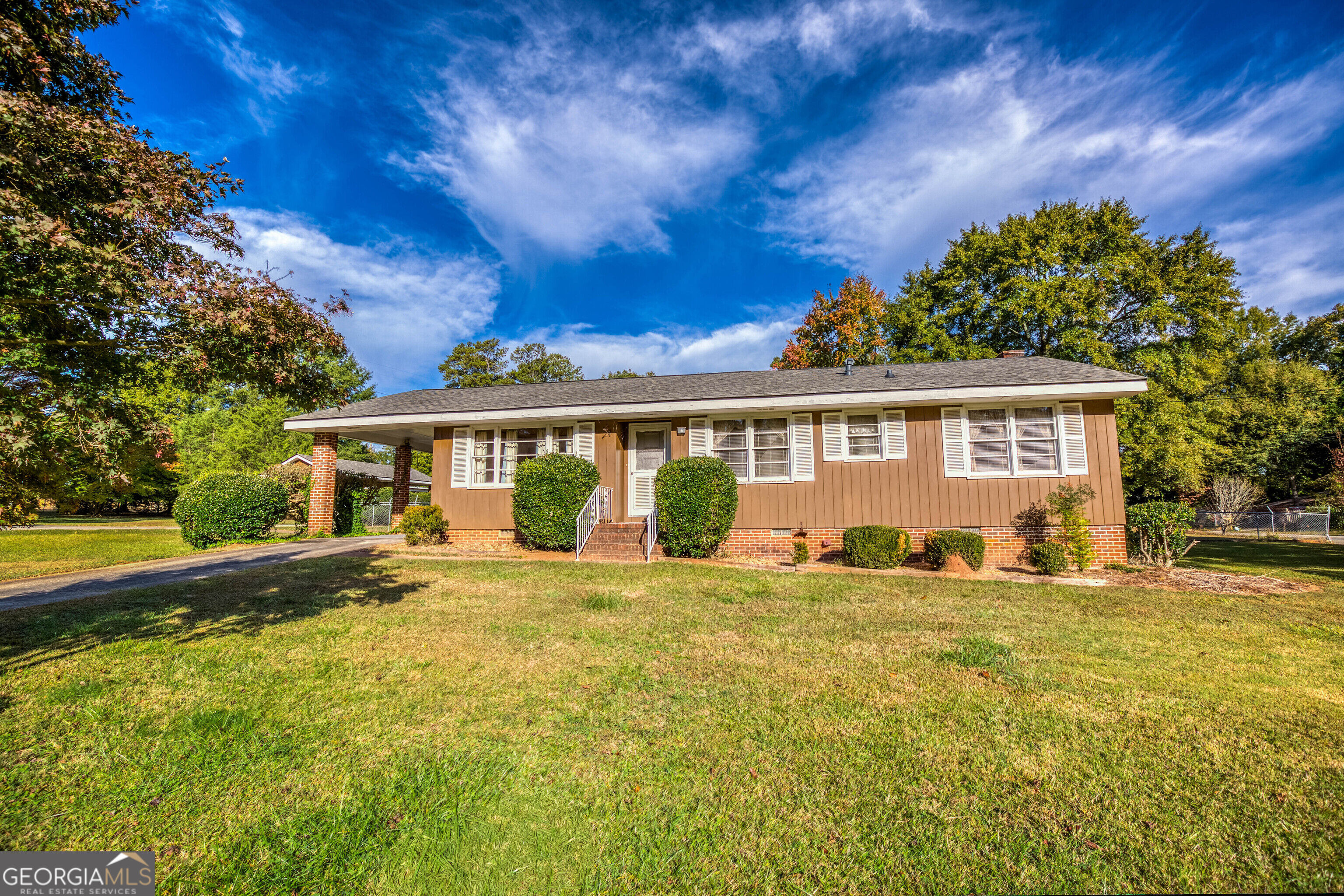 1525 Woodacres Road