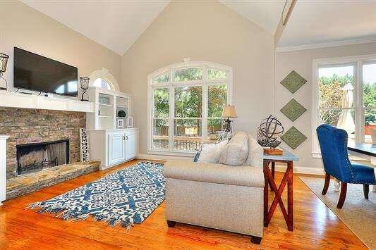 444 Lakeshore Drive