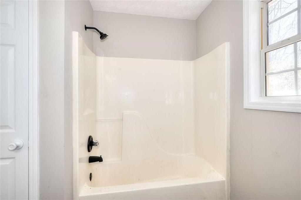 102 Pineview Drive