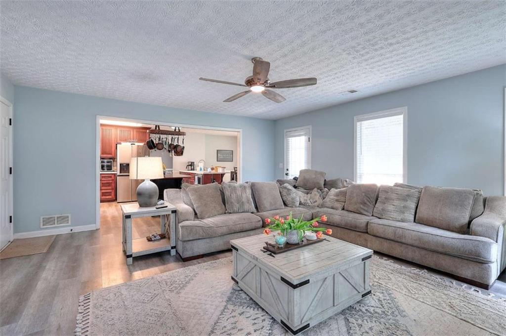 413 Spring Place