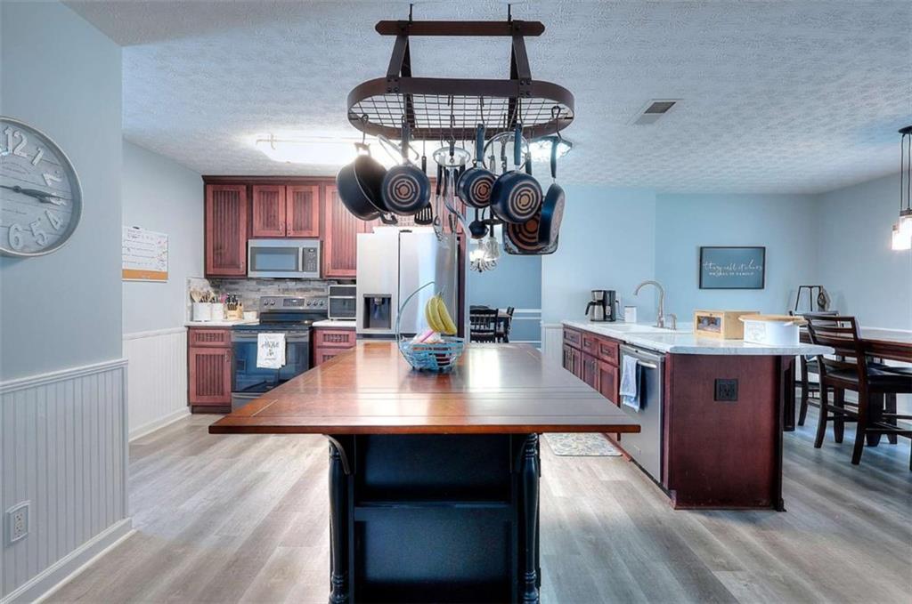 413 Spring Place
