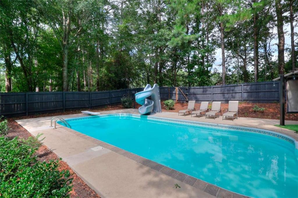 413 Spring Place