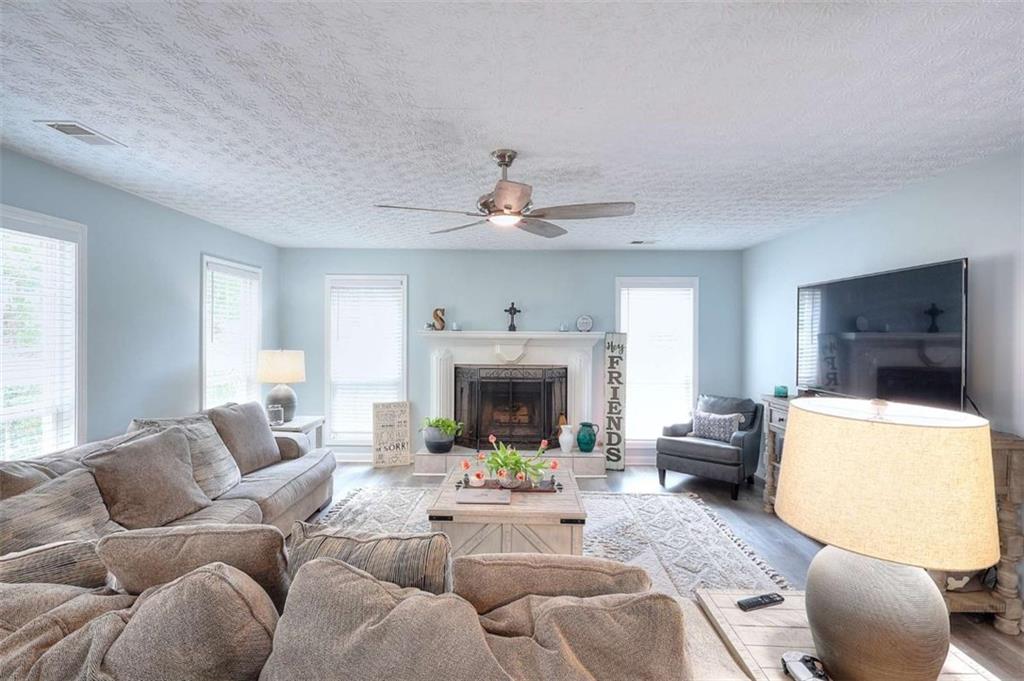 413 Spring Place