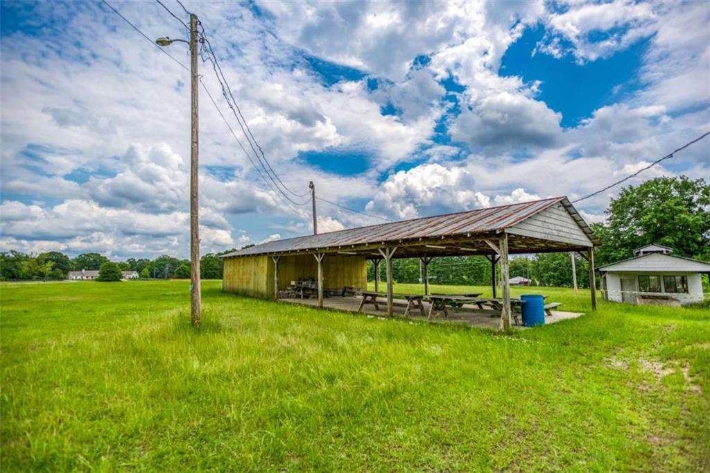 1320 E Church Street E