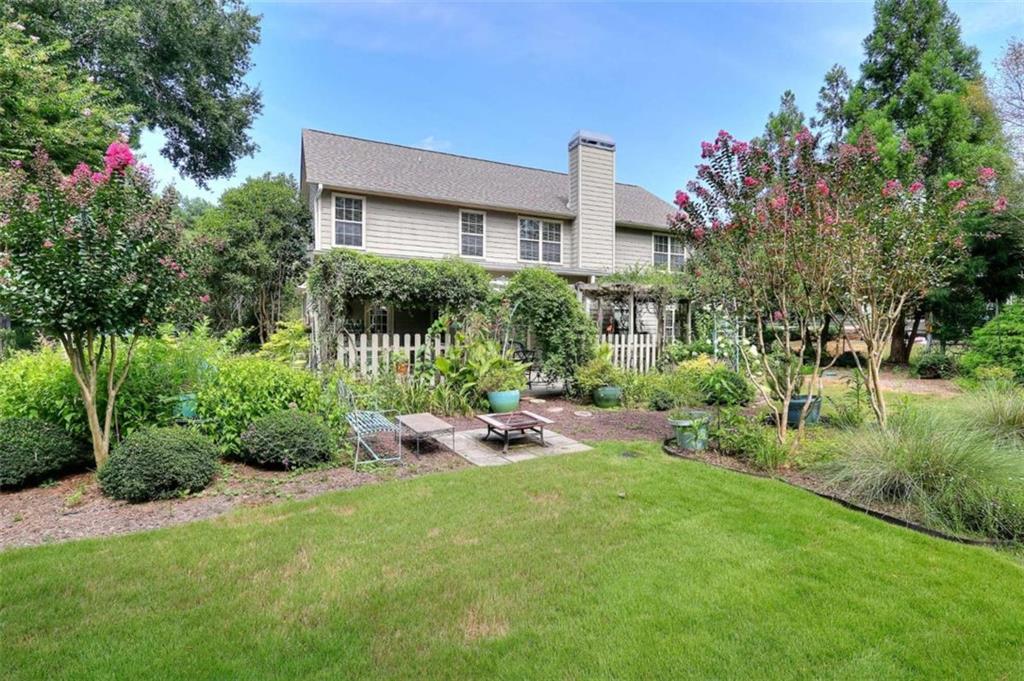 1718 Lakeland Lane