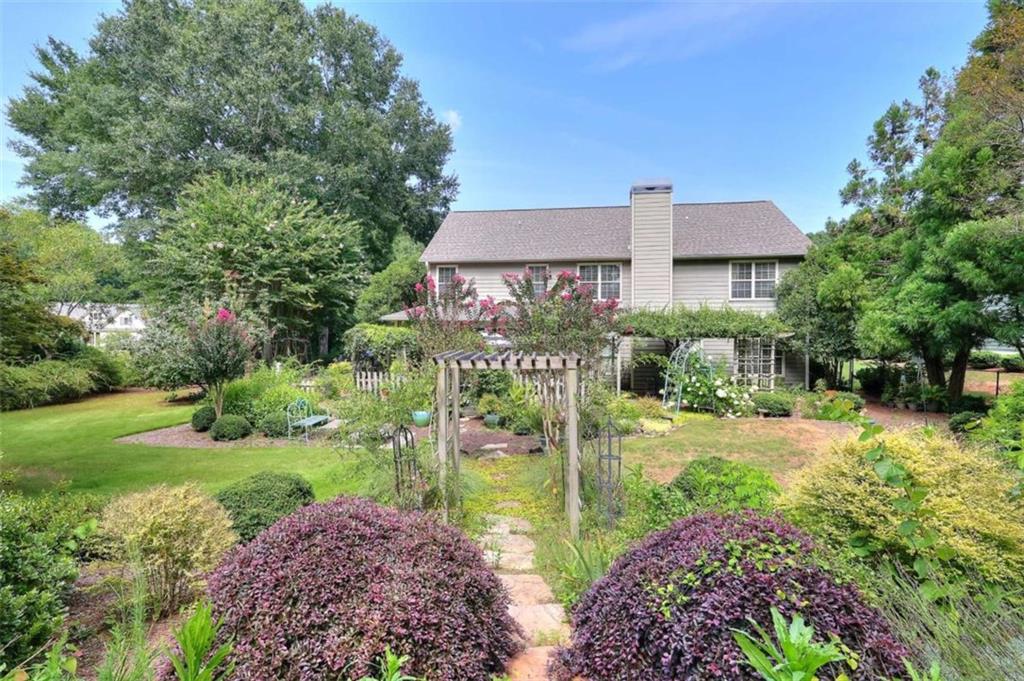 1718 Lakeland Lane