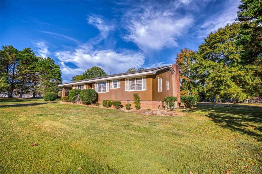 1525 Woodacres Road