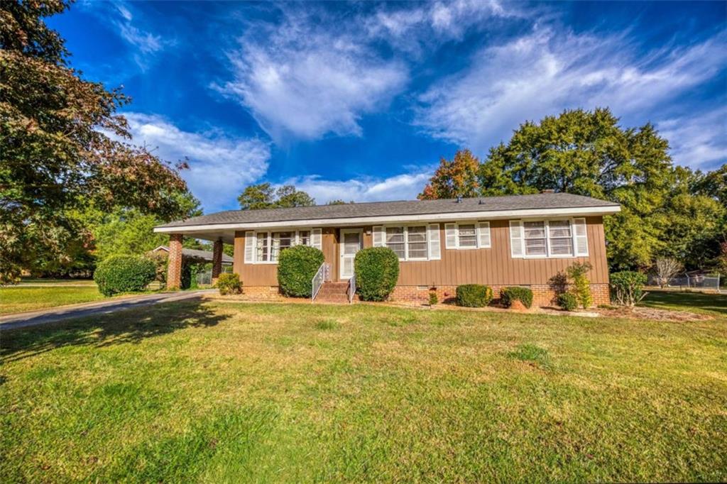 1525 Woodacres Road