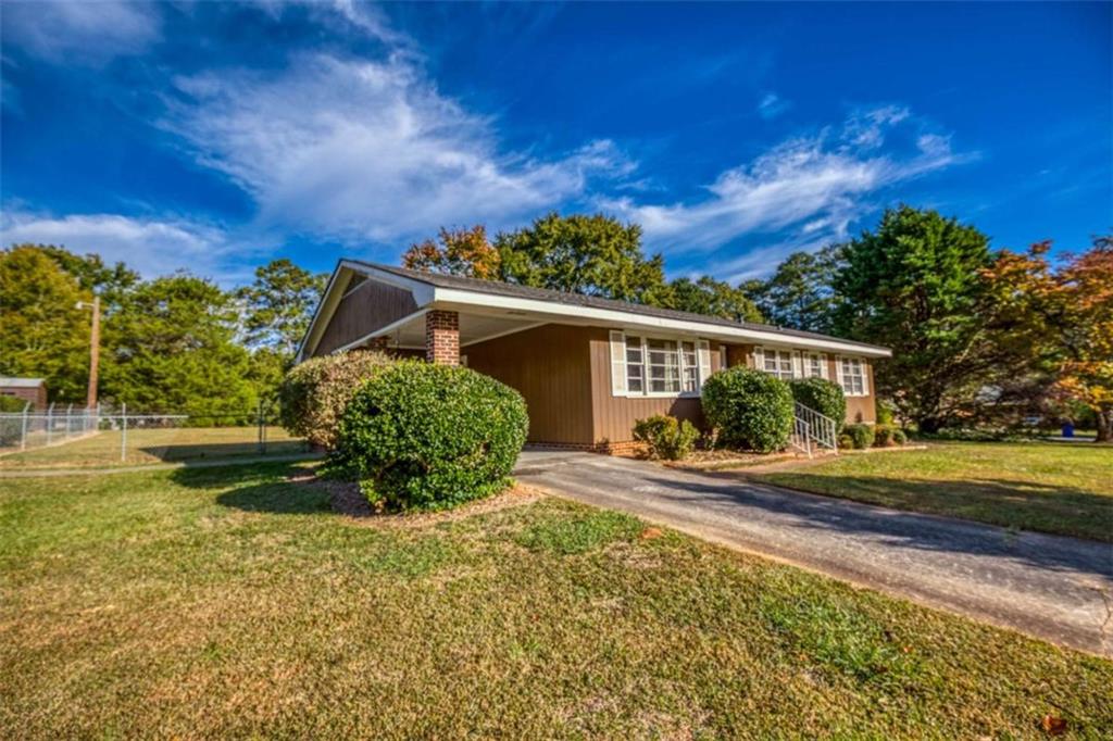 1525 Woodacres Road
