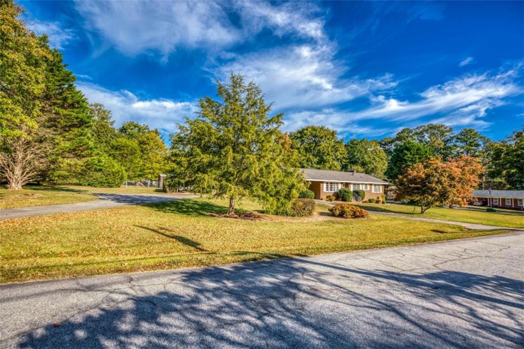 1525 Woodacres Road