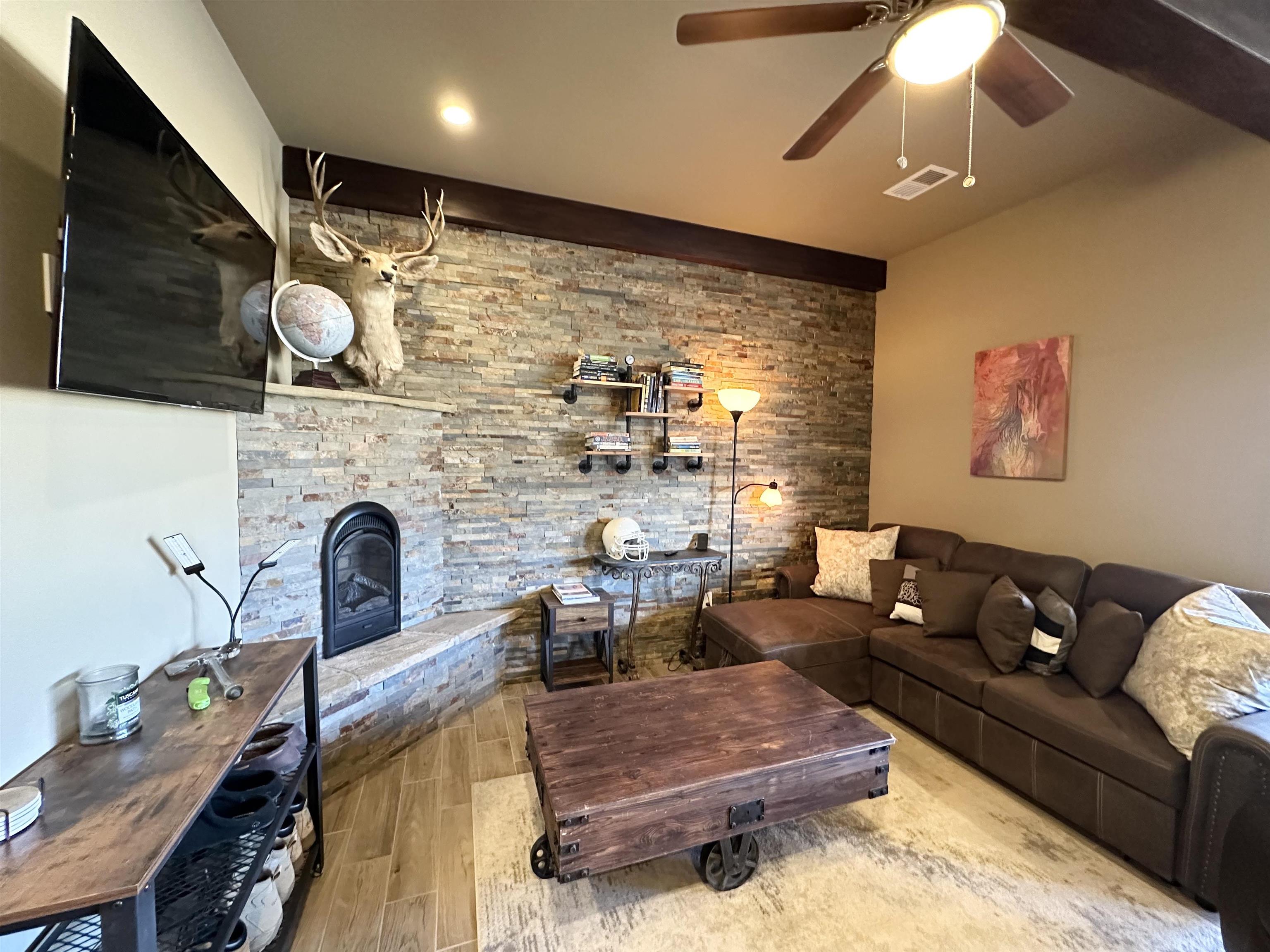 3465 Mountain View Blvd Unit: 10C