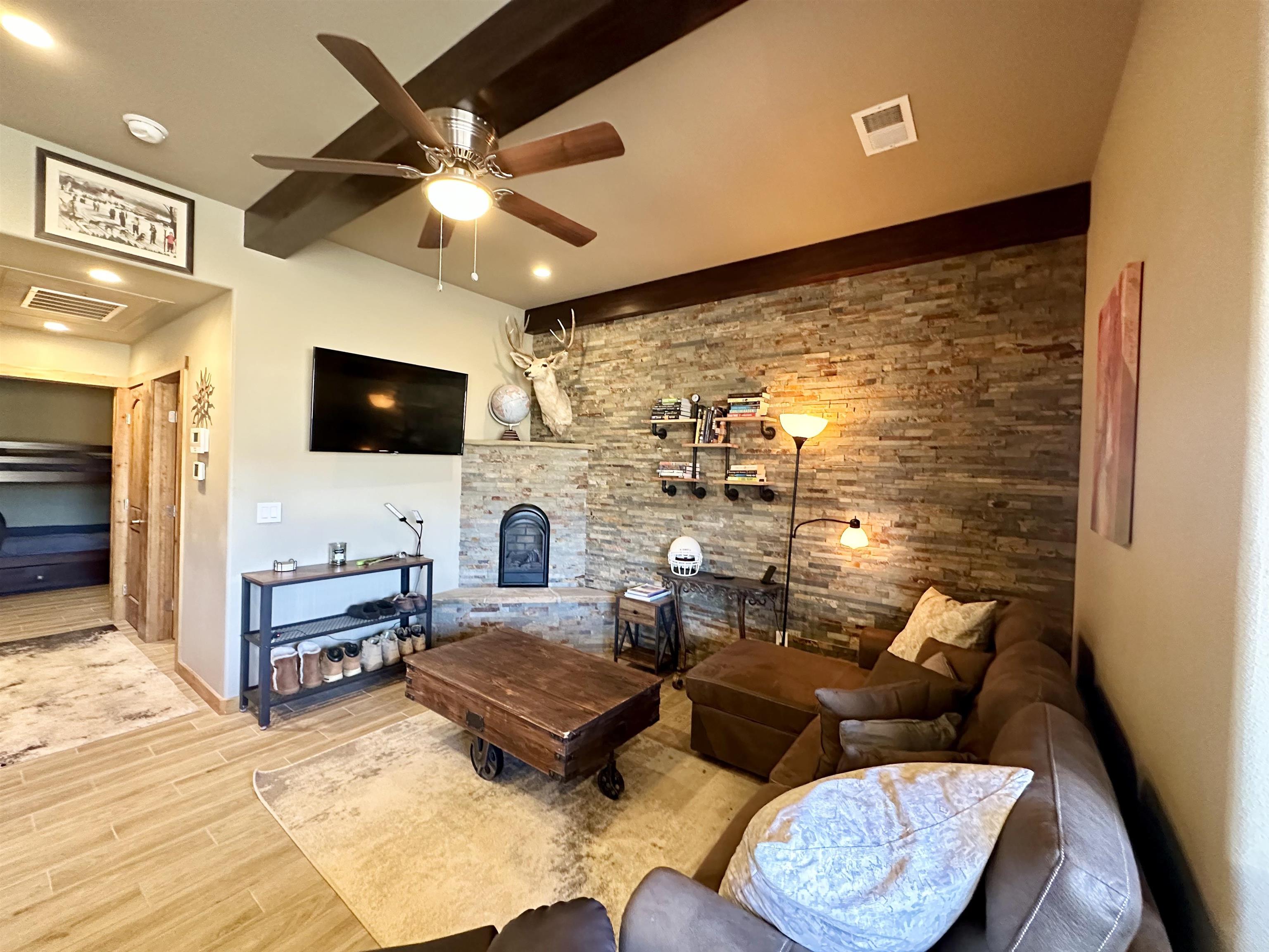 3465 Mountain View Blvd Unit: 10C