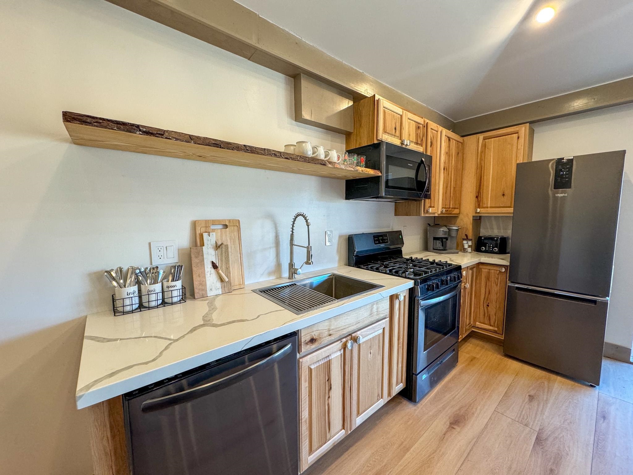 3465 Mountain View Blvd 13B