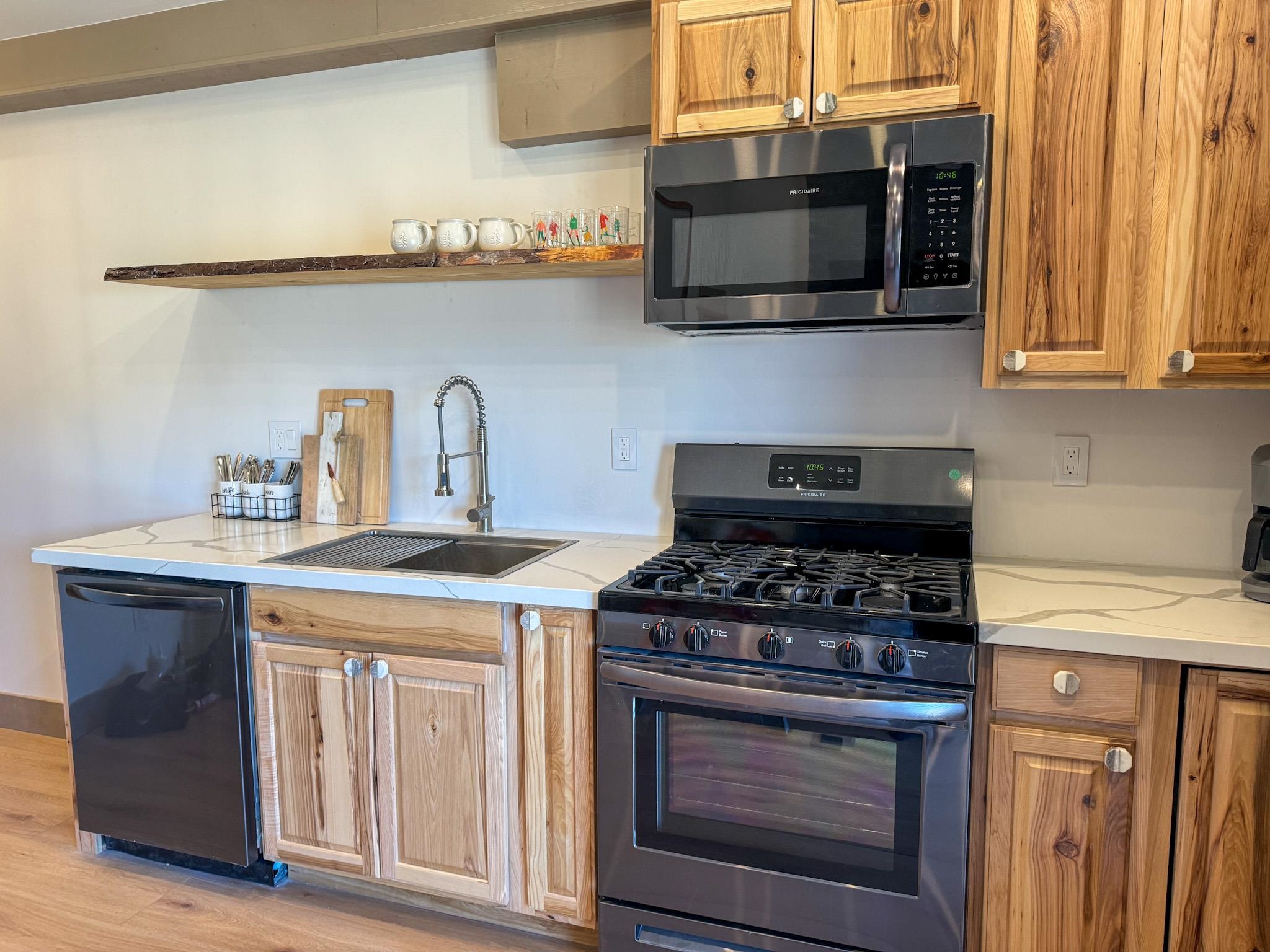 3465 Mountain View Blvd 13B