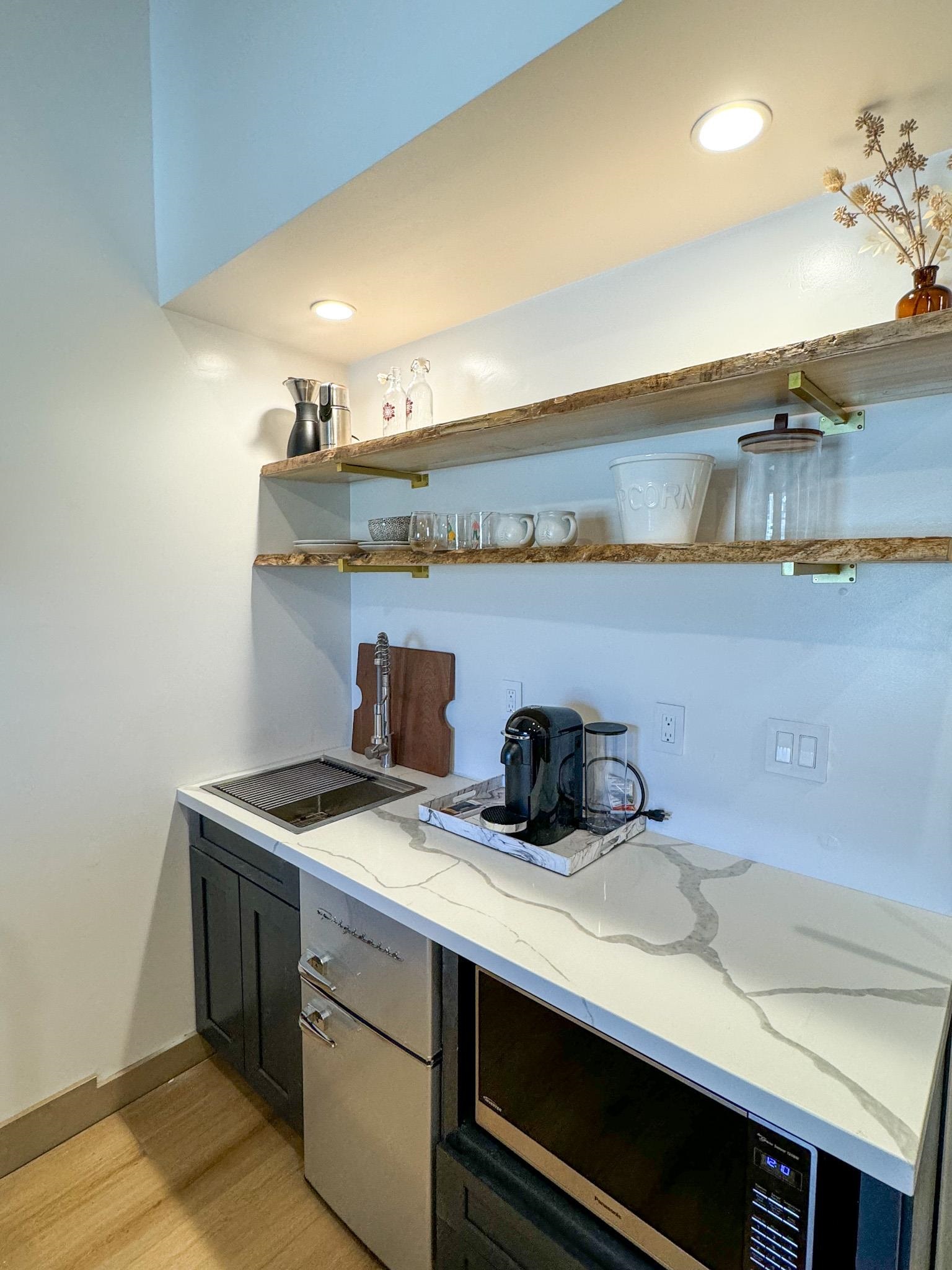 3465 Mountain View Blvd 13B