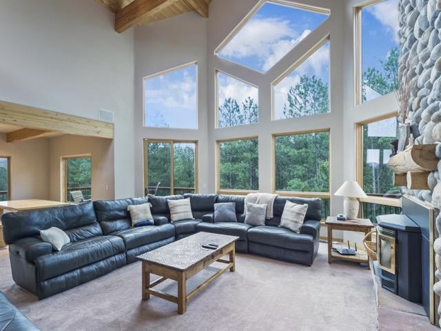 47 Woodlands Dr