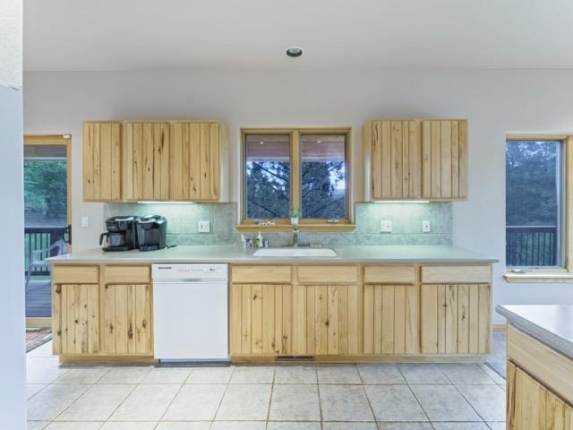 47 Woodlands Dr
