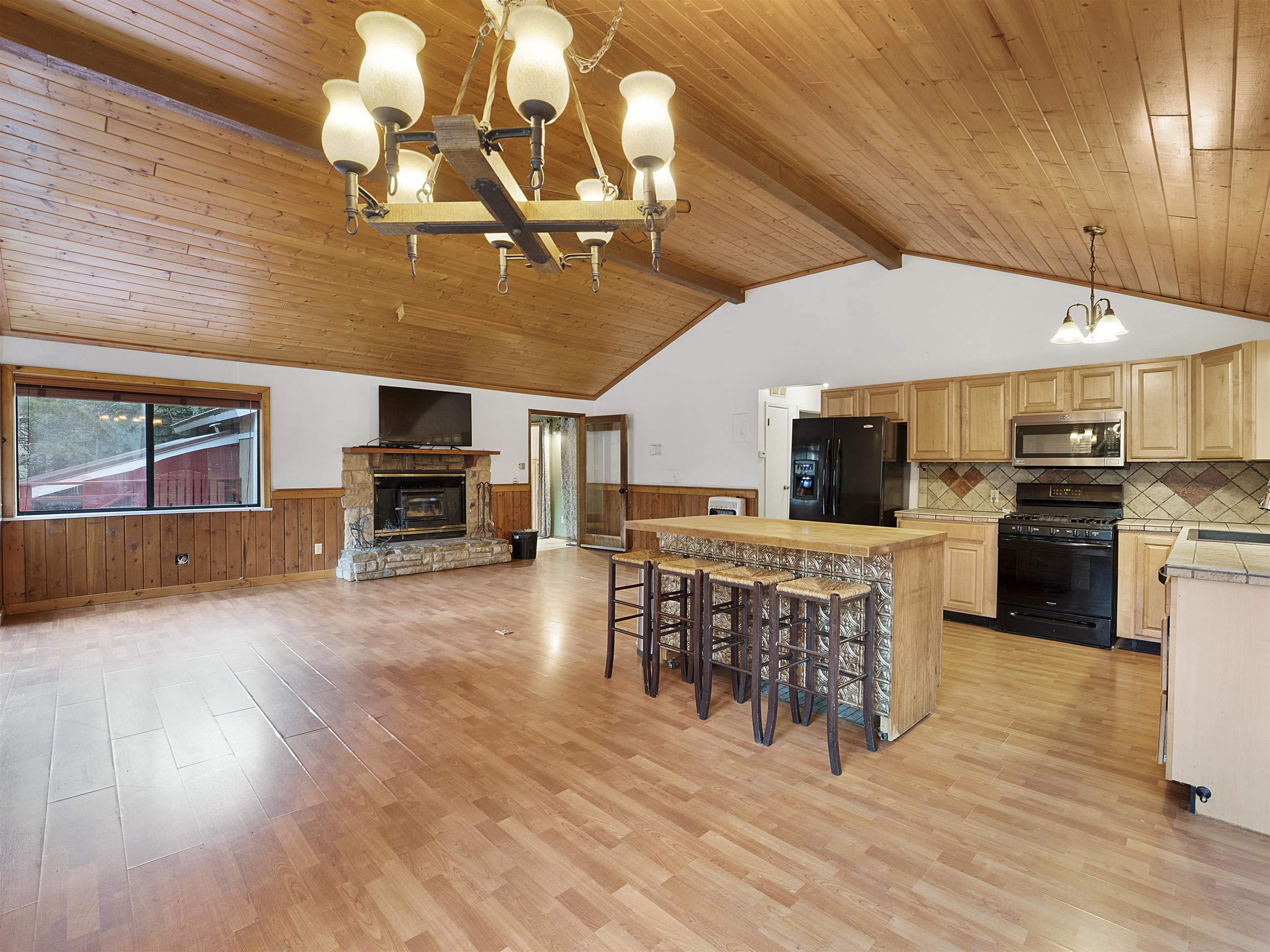 56 Pine Valley Dr