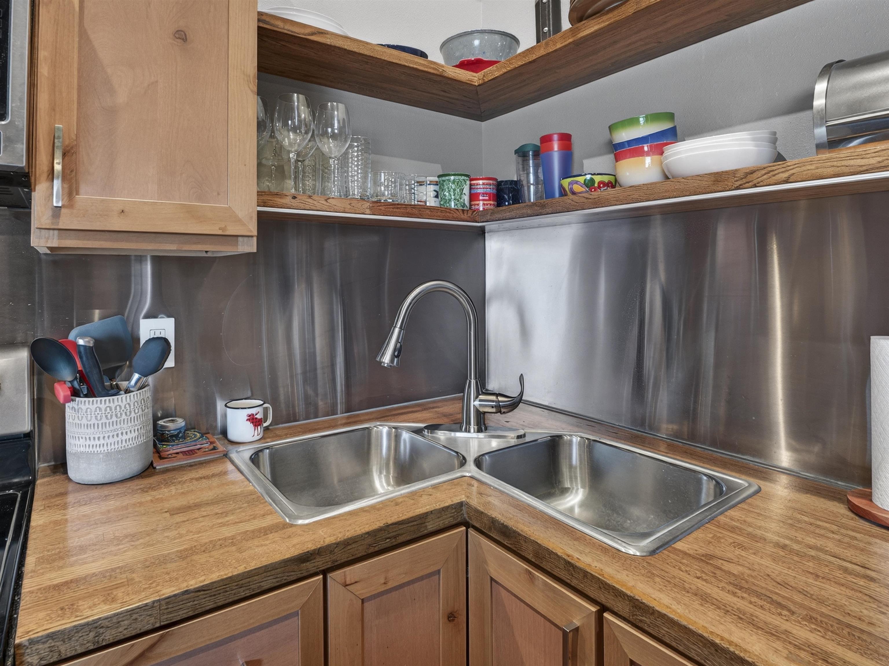 3465 Mountain View Blvd Unit: 18C