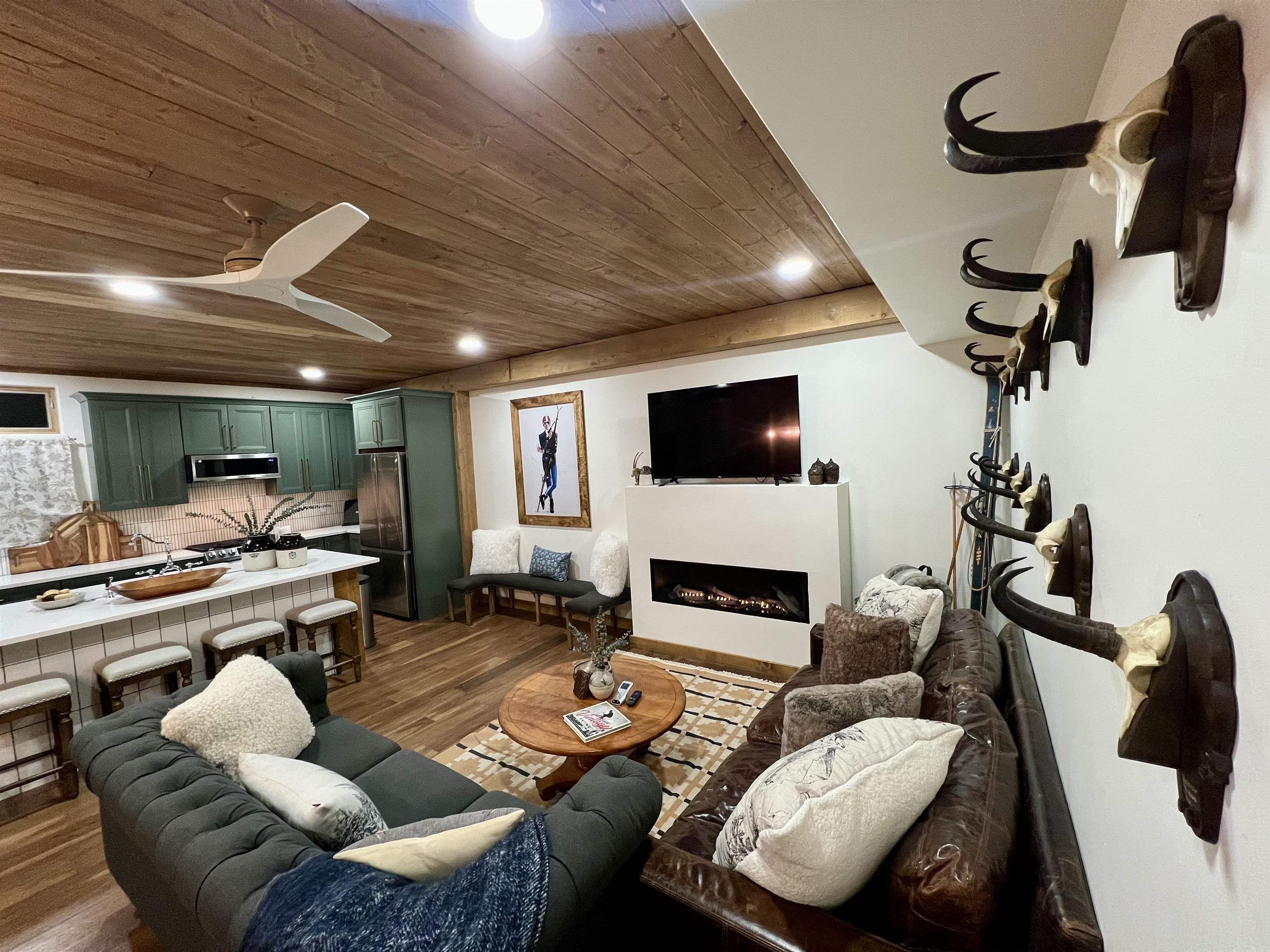 3465 Mountain View Blvd 11D