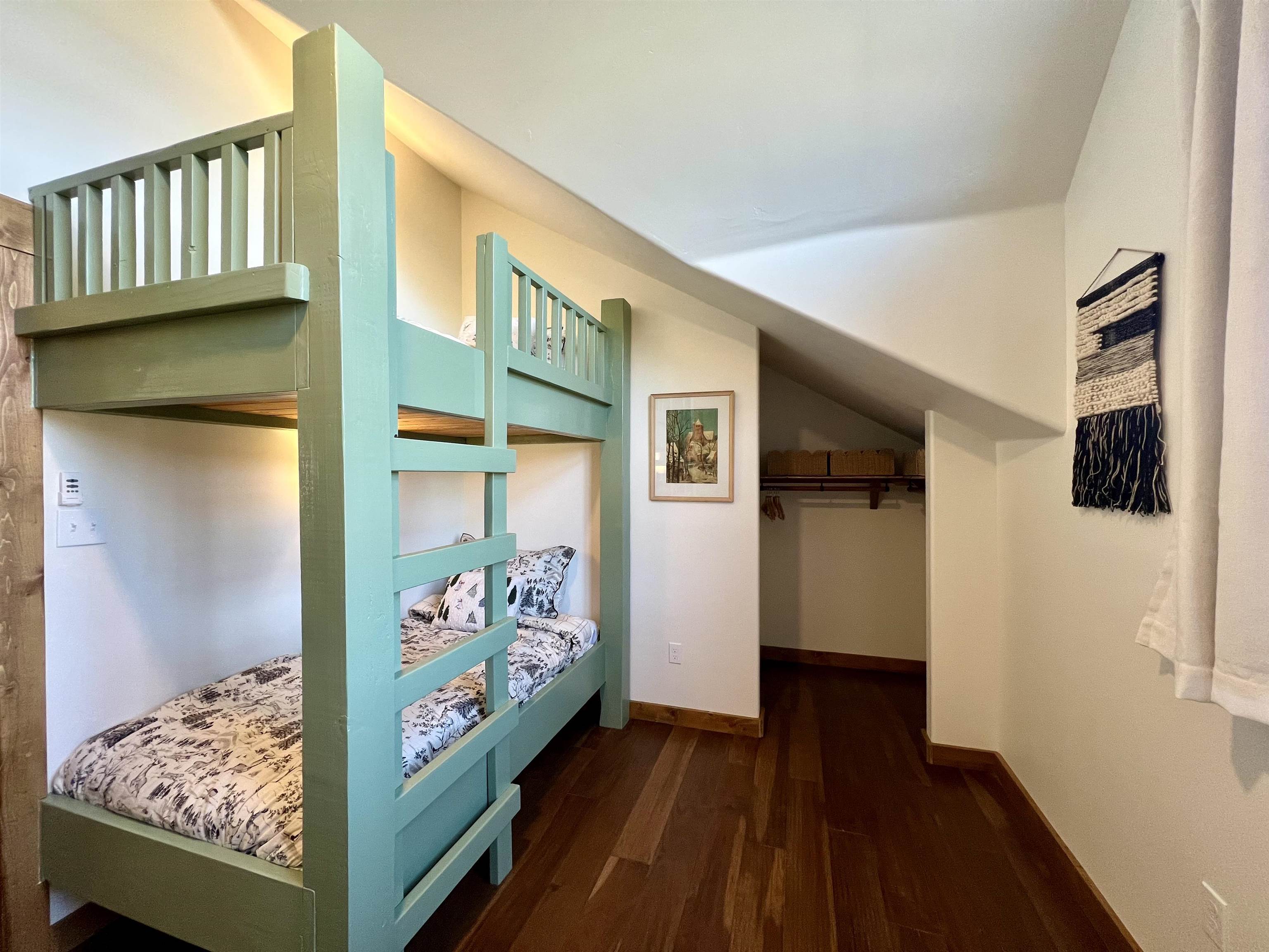 3465 Mountain View Blvd 11D