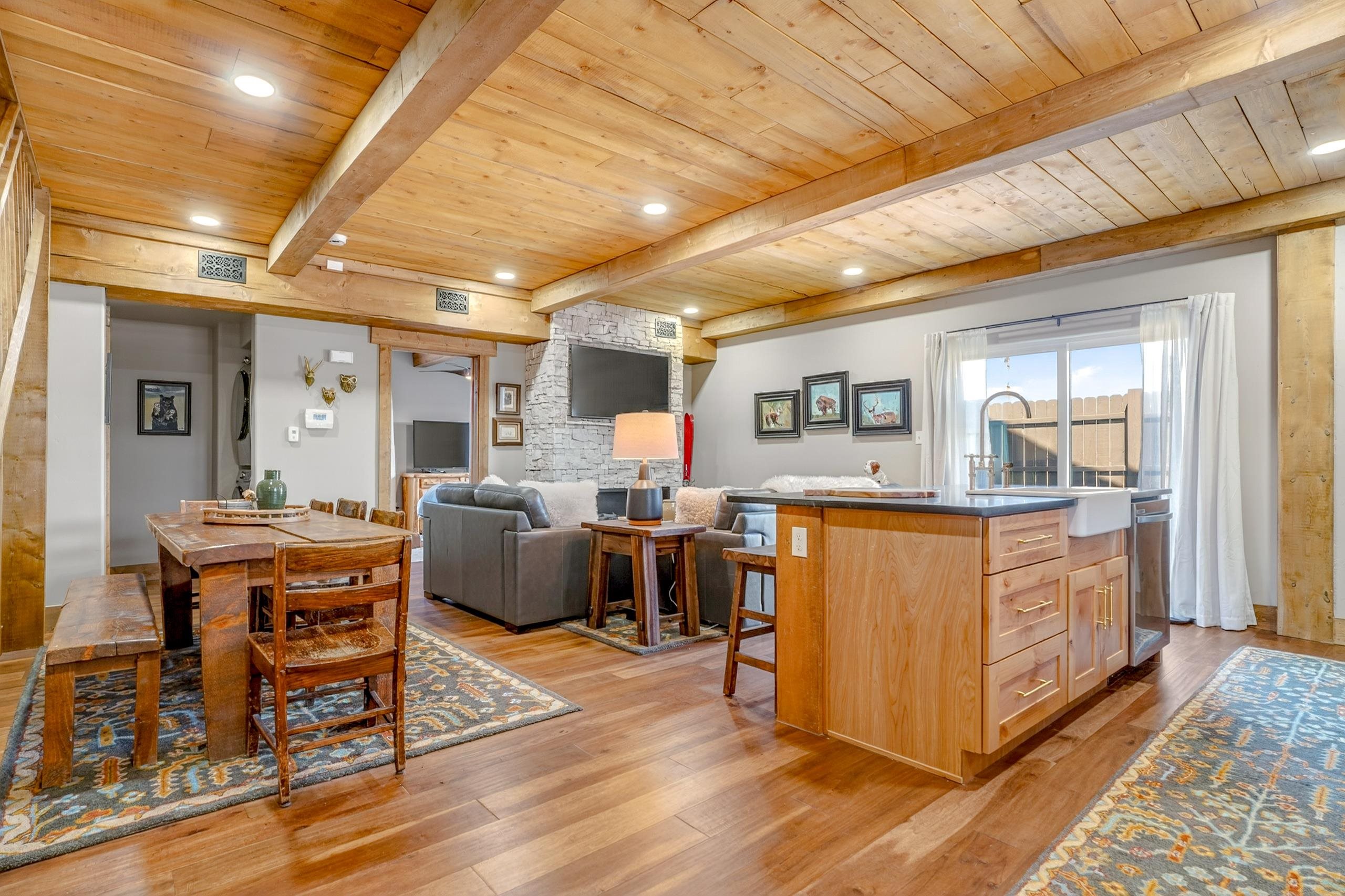 3465 Mountain View Blvd 12D