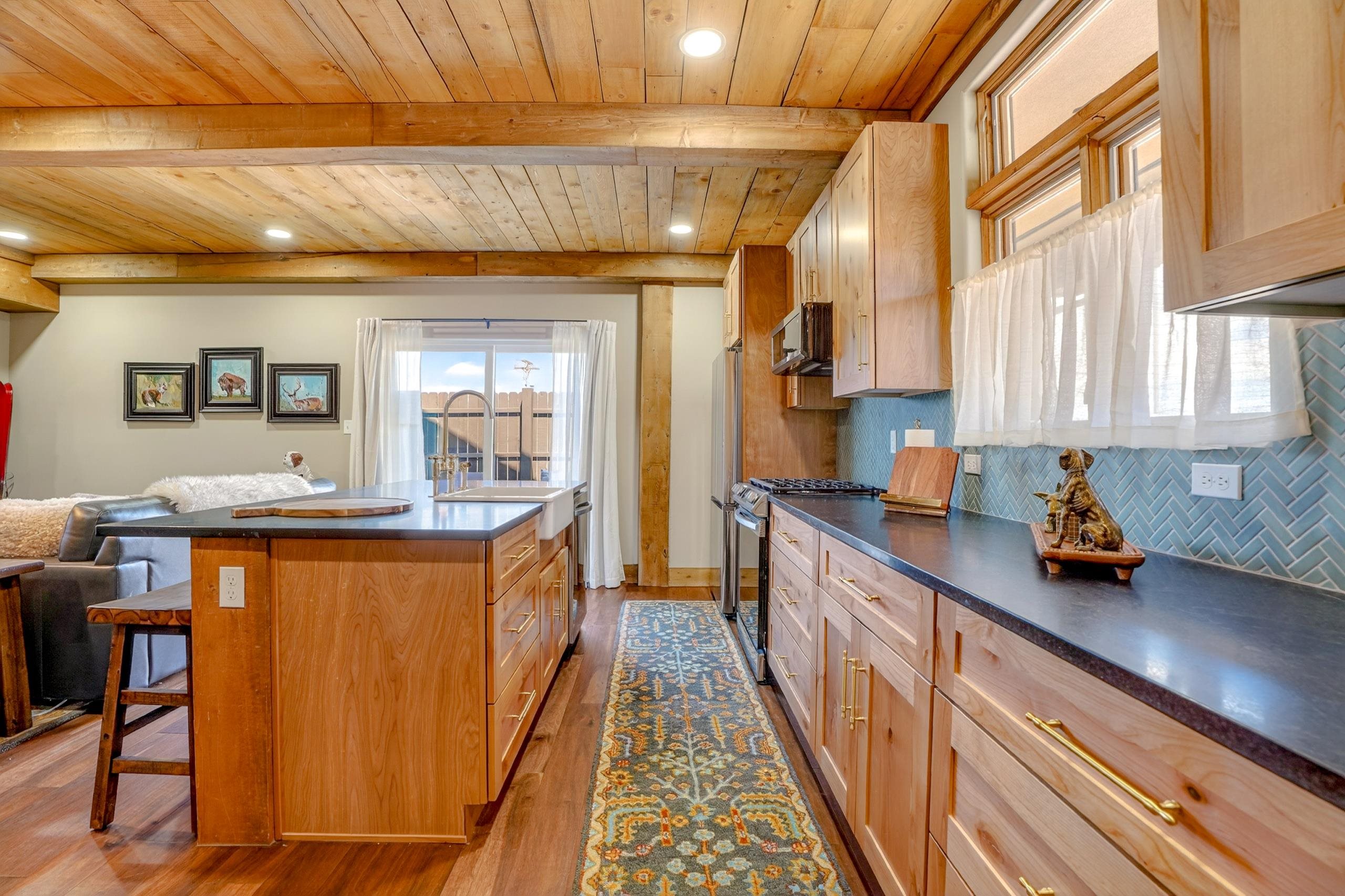 3465 Mountain View Blvd 12D