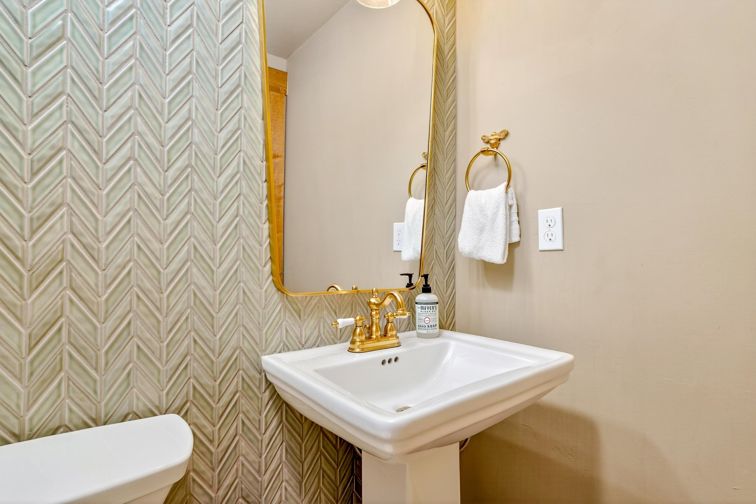 3465 Mountain View Blvd 12D