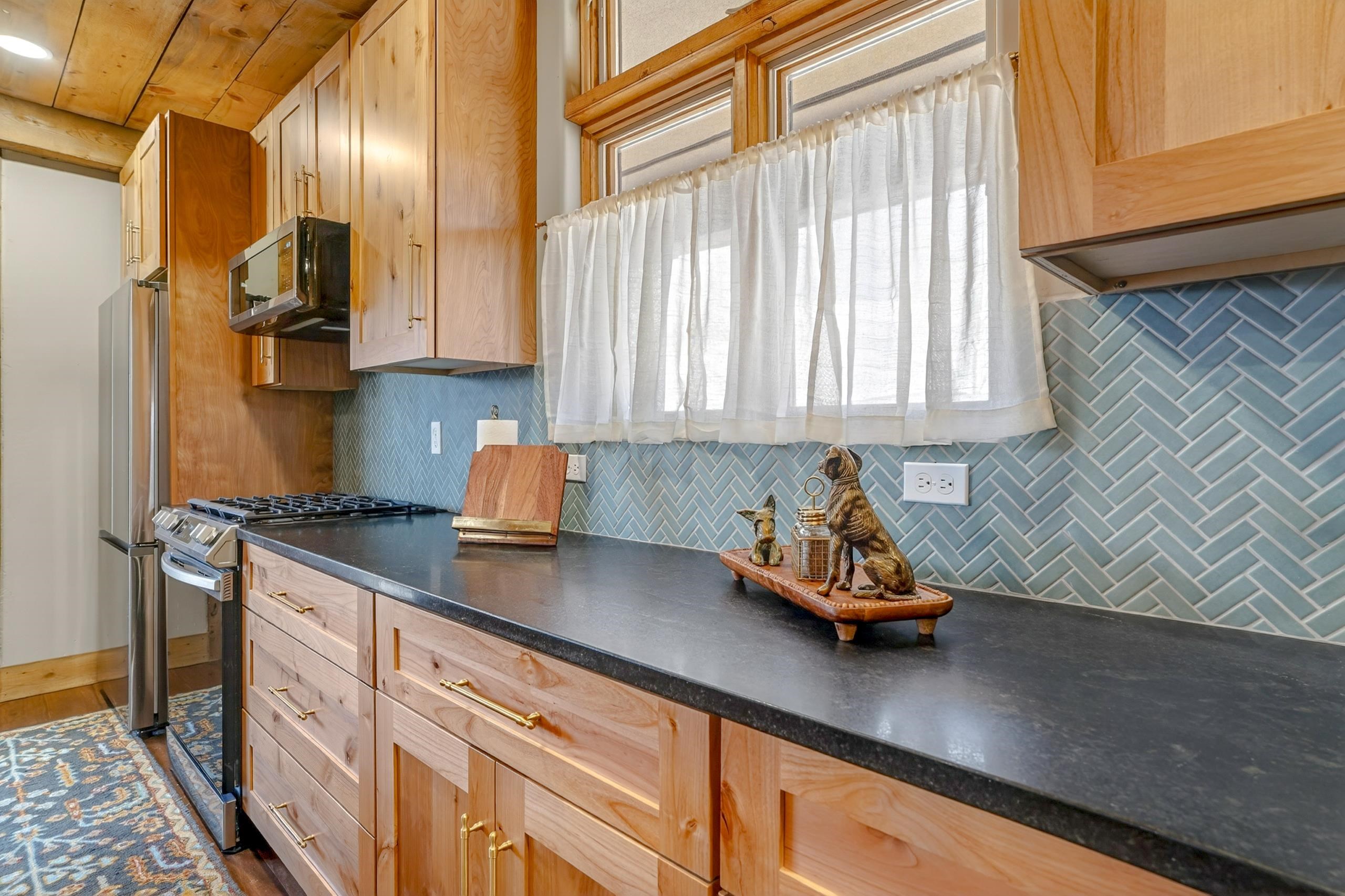 3465 Mountain View Blvd 12D