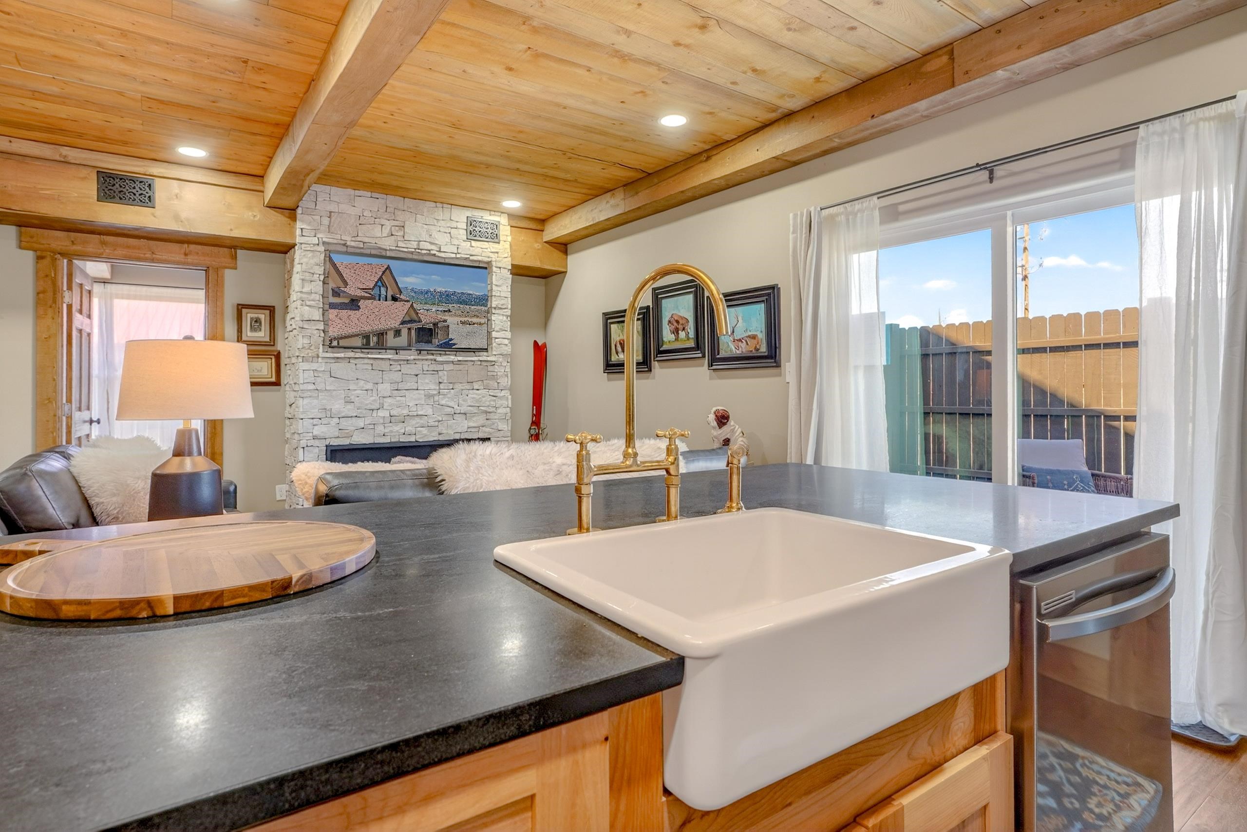 3465 Mountain View Blvd 12D