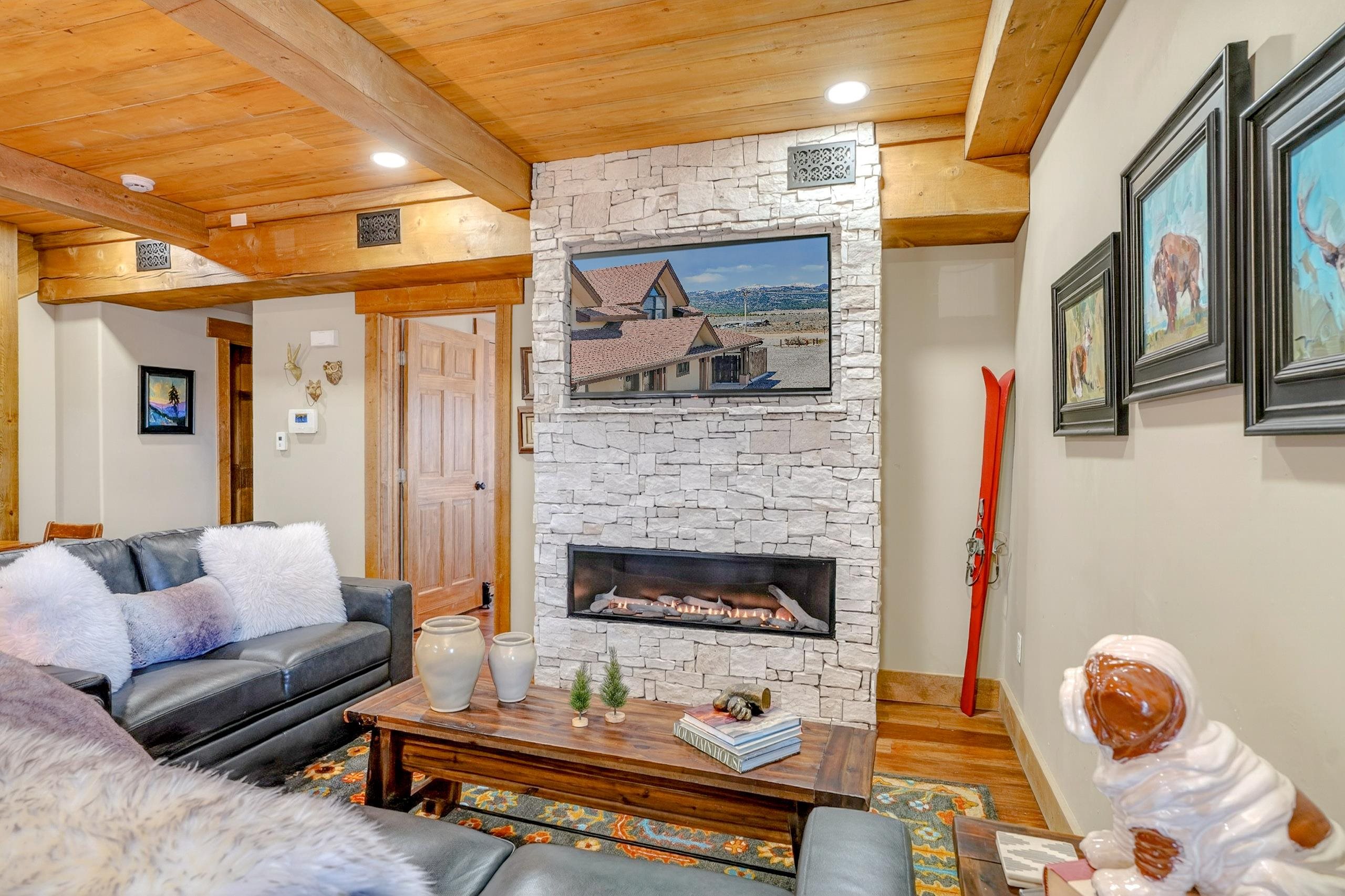 3465 Mountain View Blvd 12D