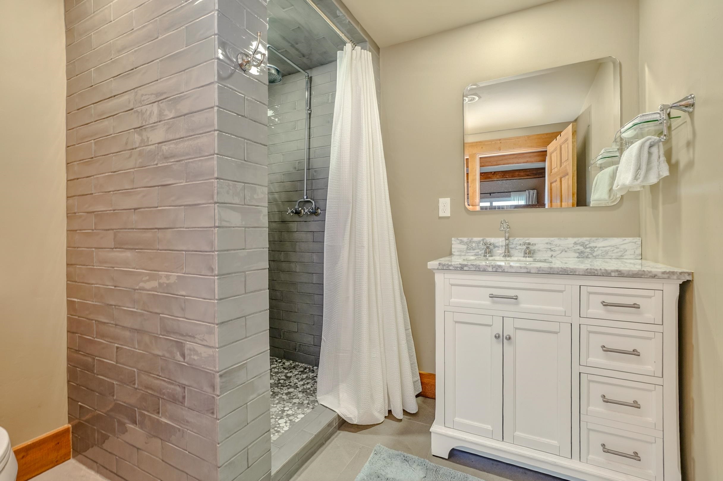 3465 Mountain View Blvd 12D