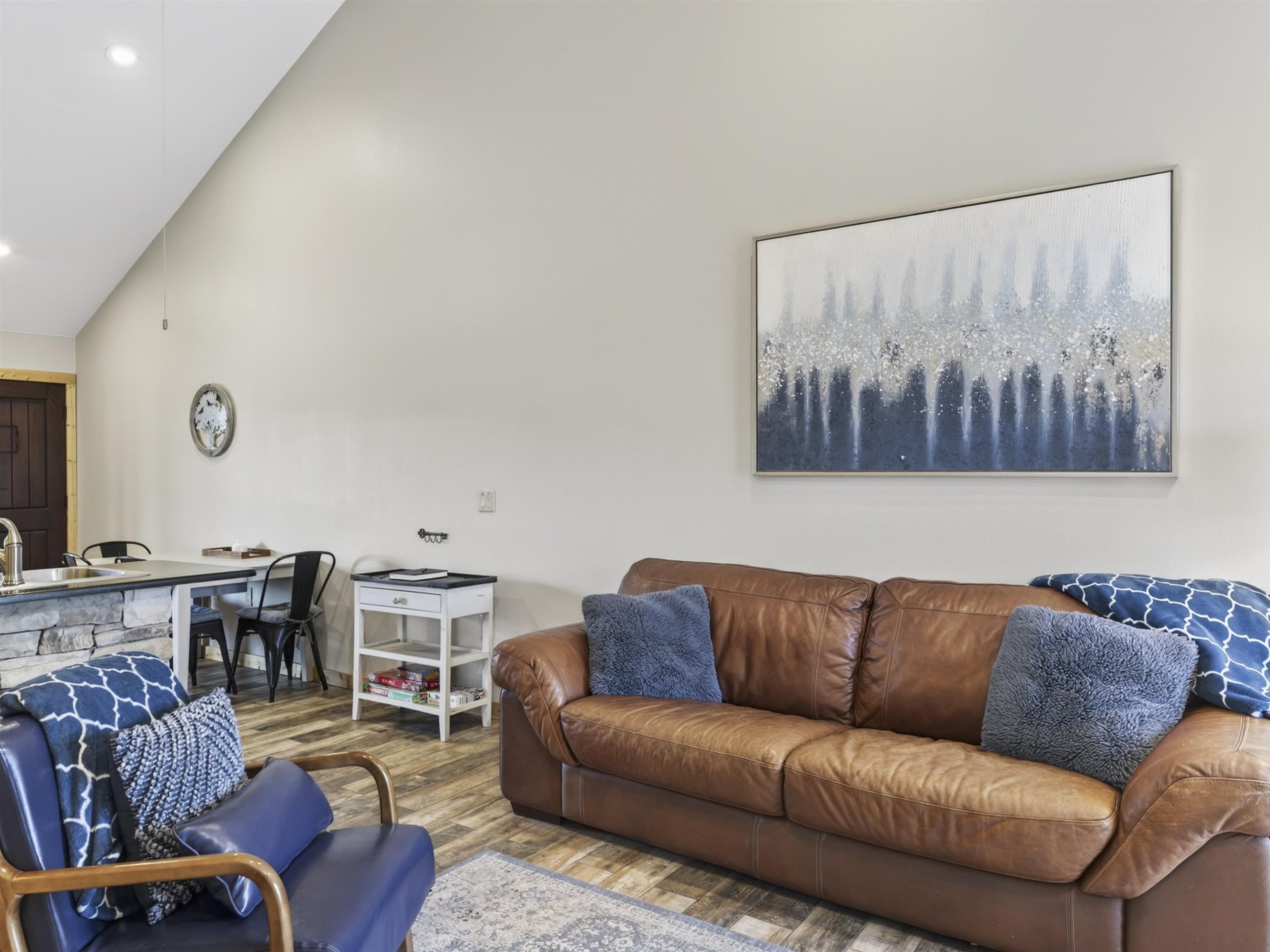 3465 Mountain View Blvd Unit: 16B