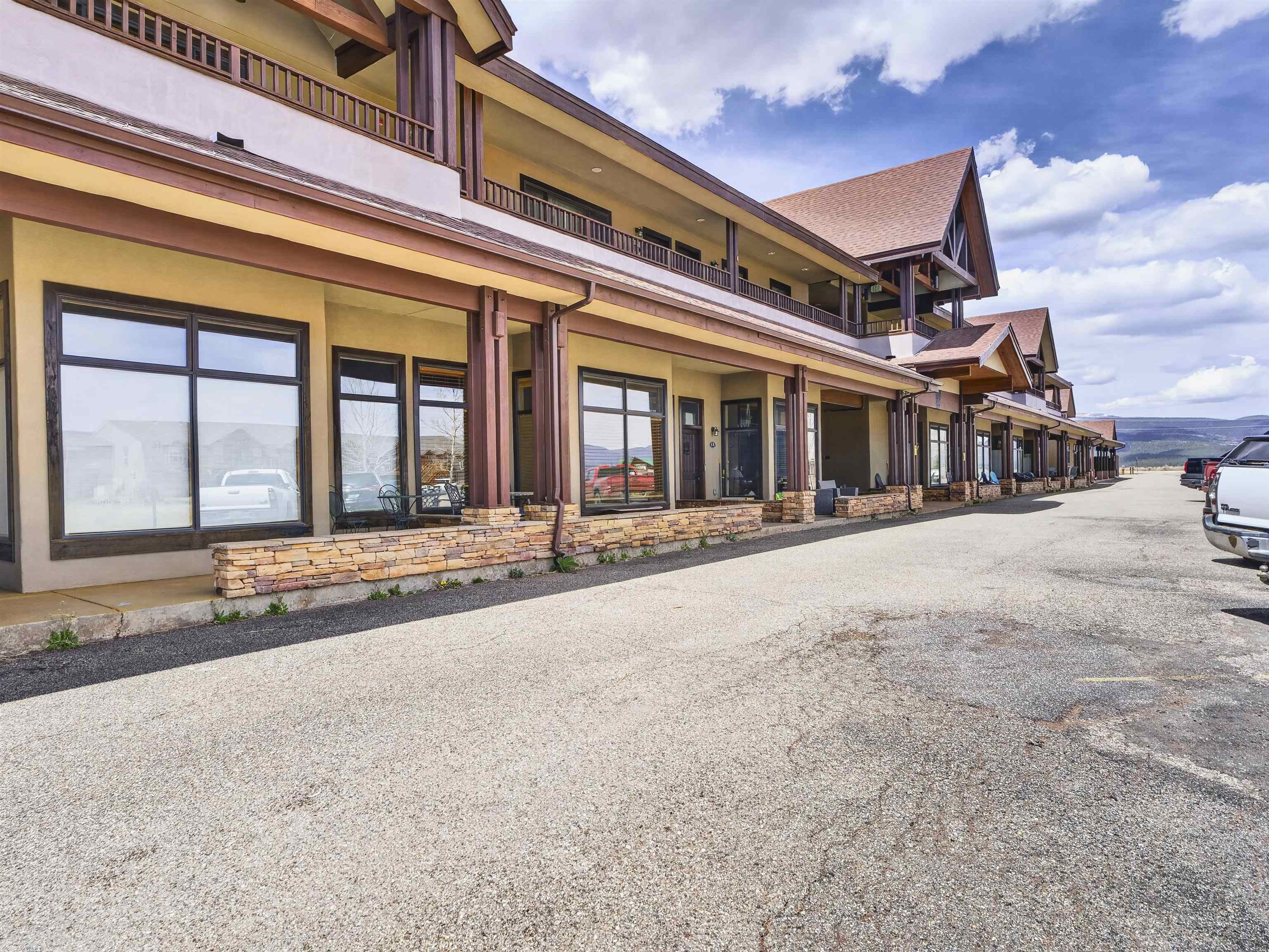 3465 Mountain View Blvd Unit: 16B