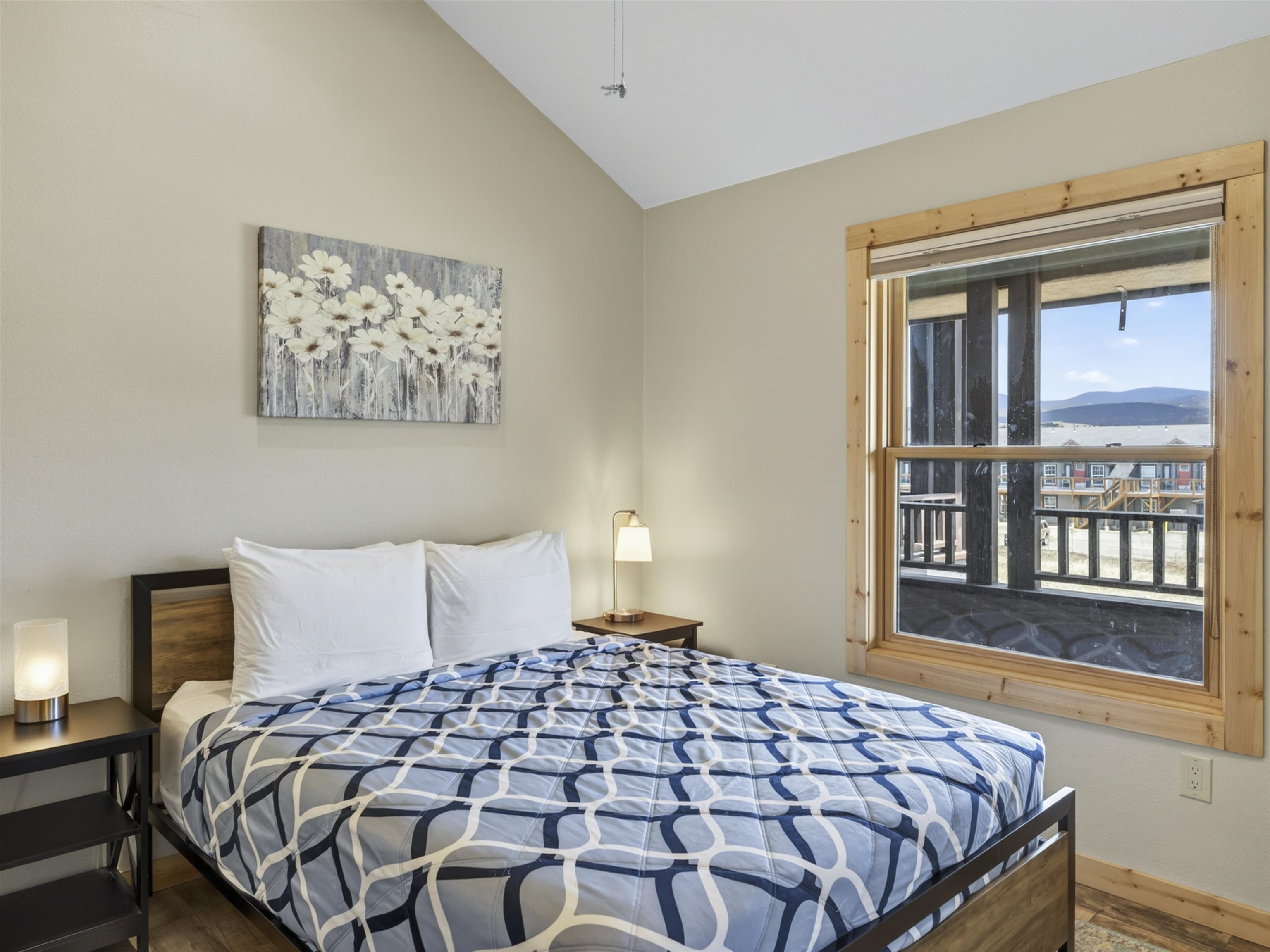 3465 Mountain View Blvd Unit: 16B
