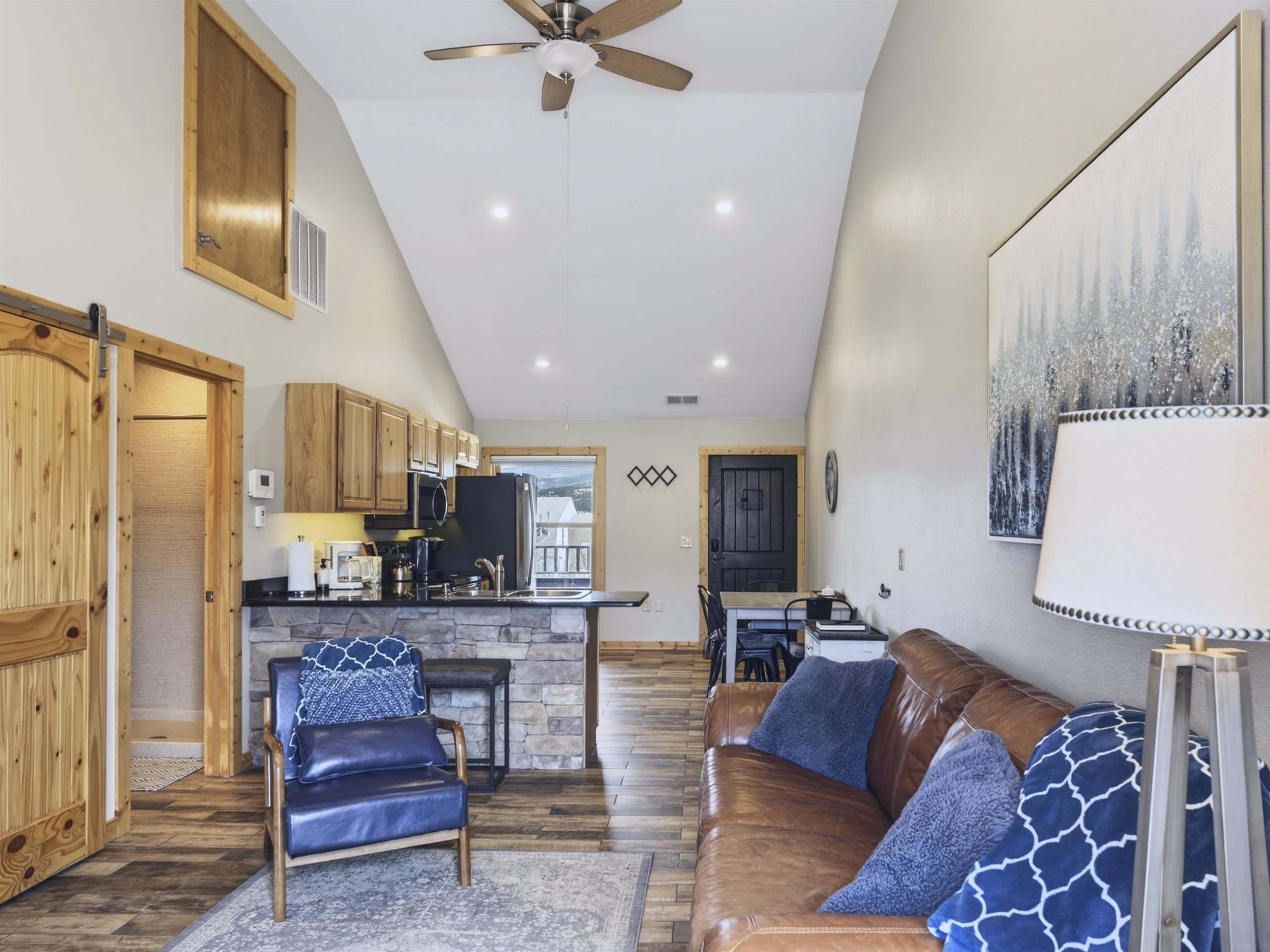 3465 Mountain View Blvd Unit: 16B