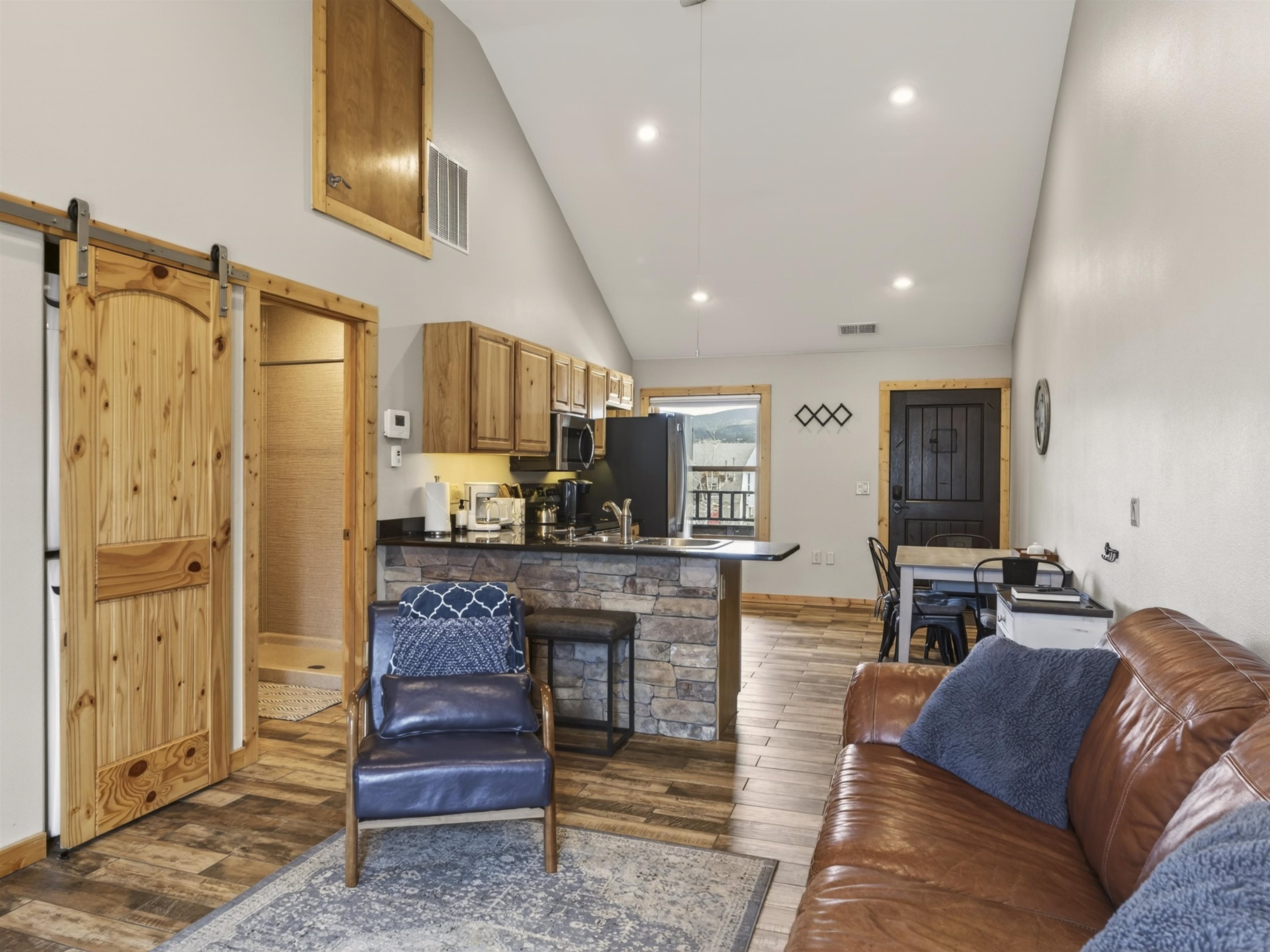 3465 Mountain View Blvd Unit: 16B