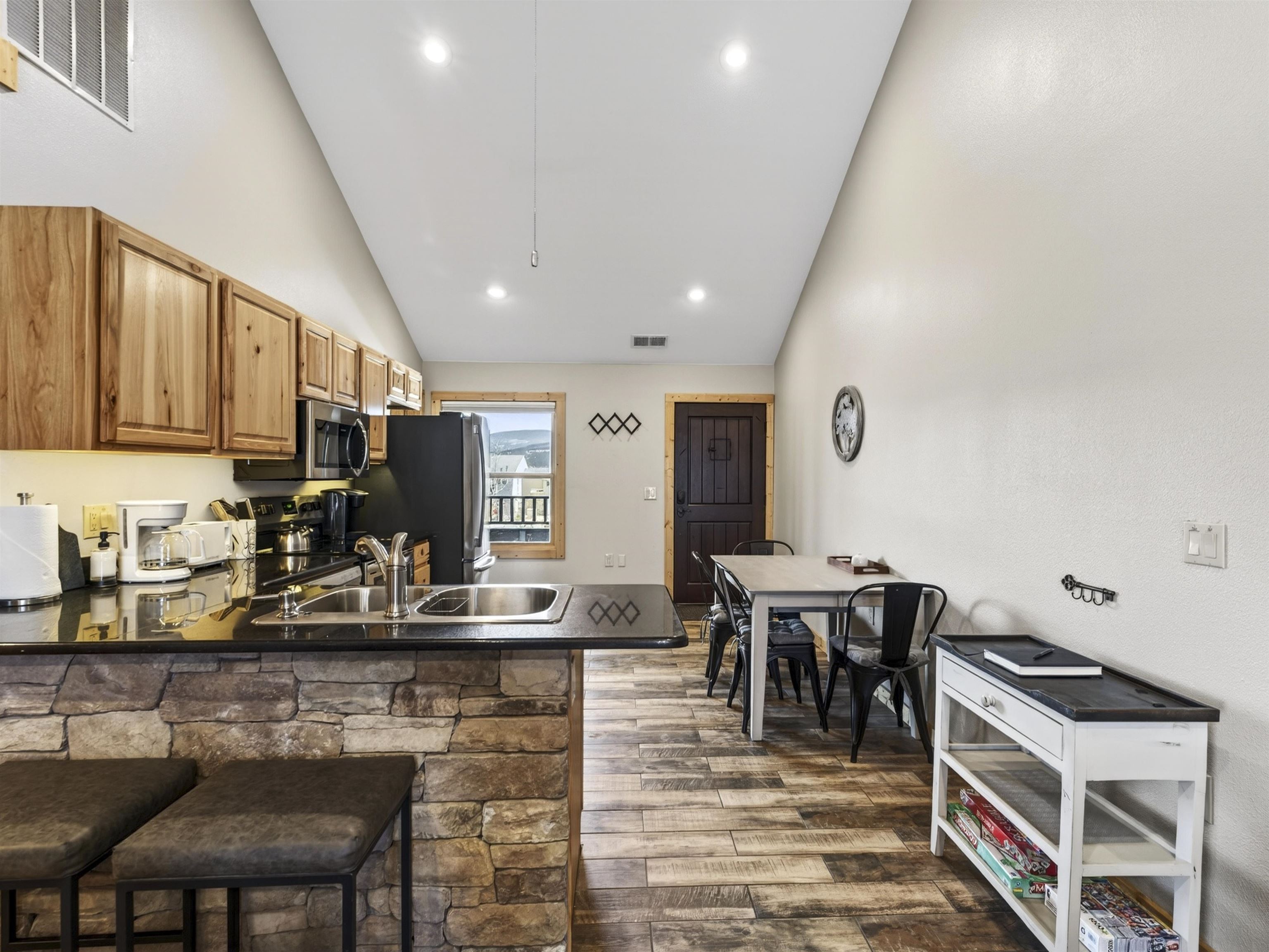 3465 Mountain View Blvd Unit: 16B