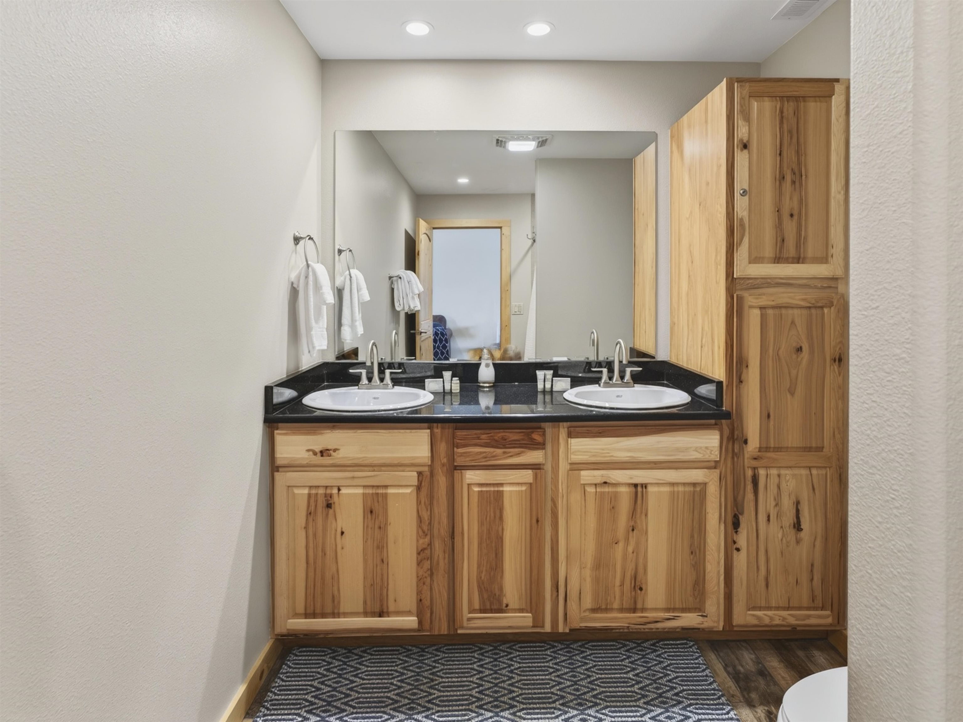 3465 Mountain View Blvd Unit: 16B