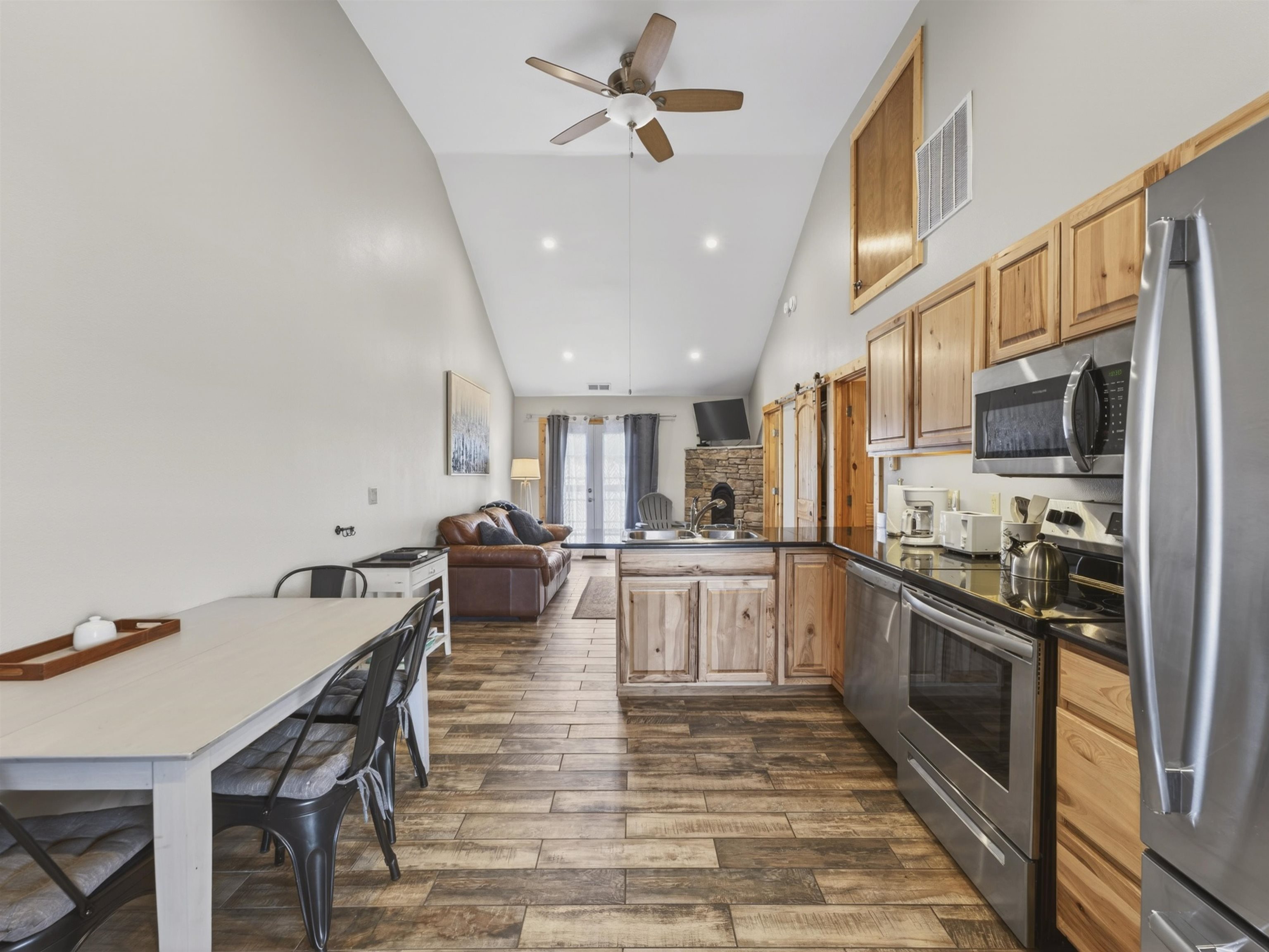 3465 Mountain View Blvd Unit: 16B