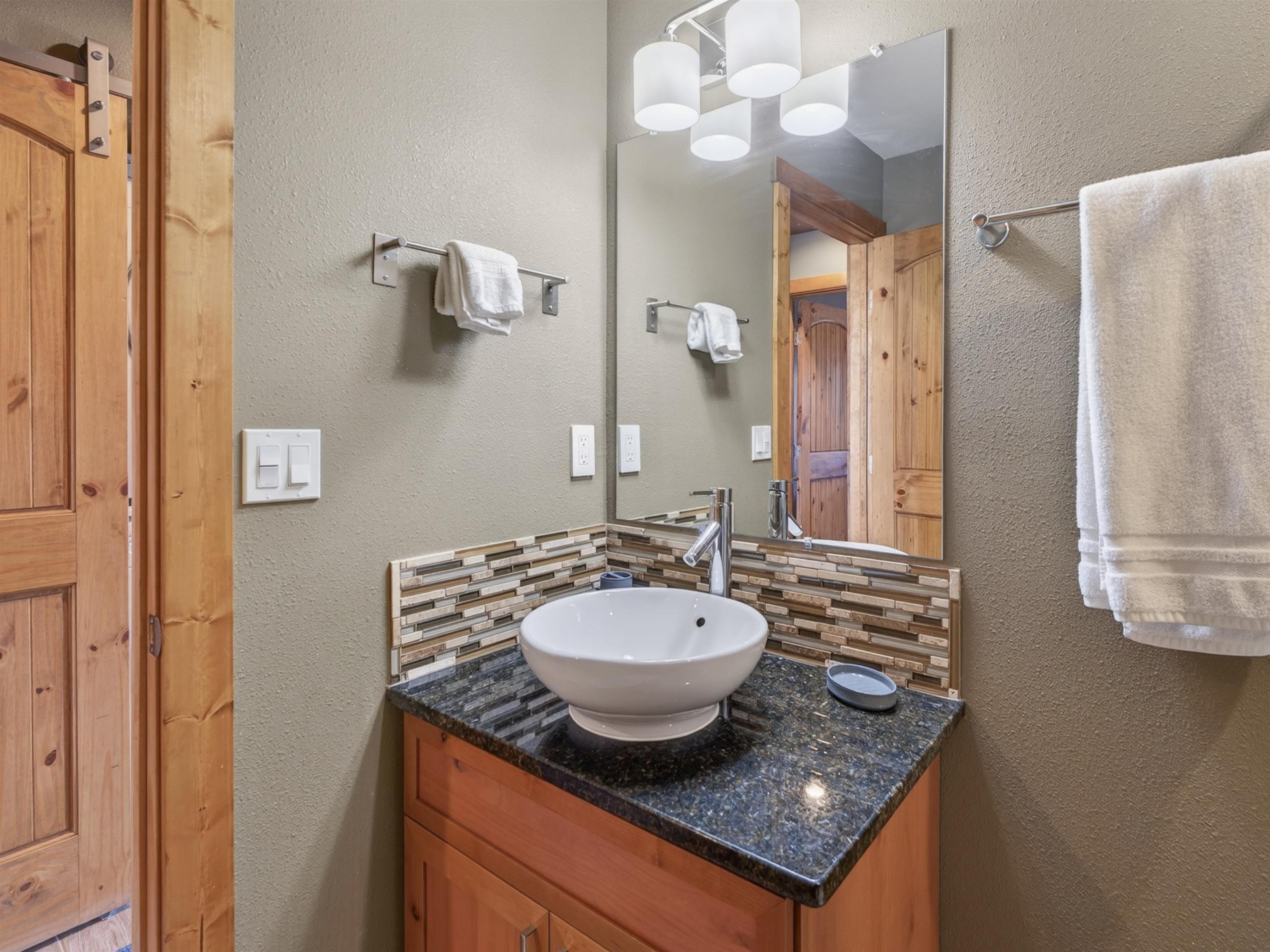 3465 Mountain View Blvd Unit: 5B