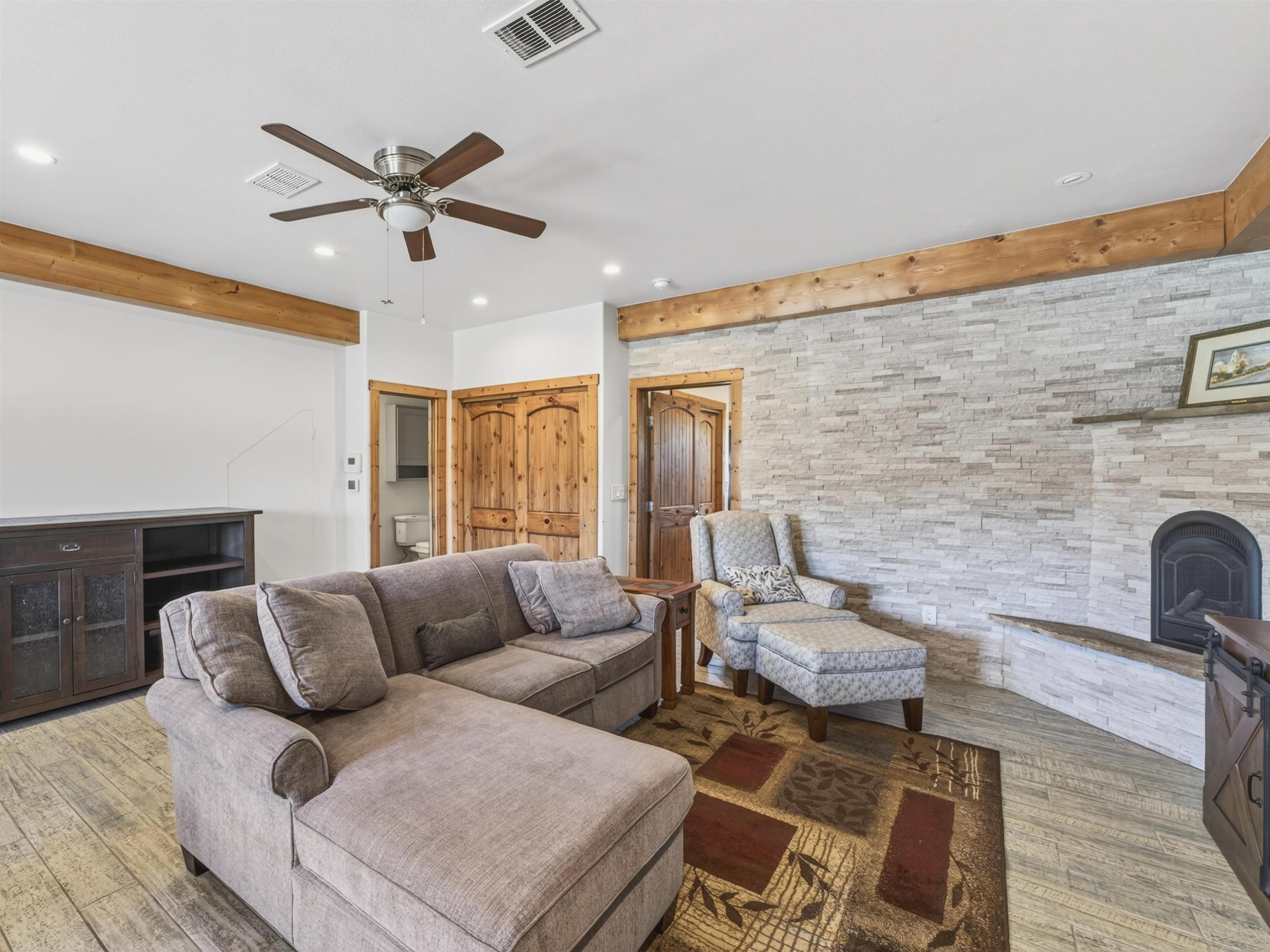 3465 Mountain View Blvd 2A