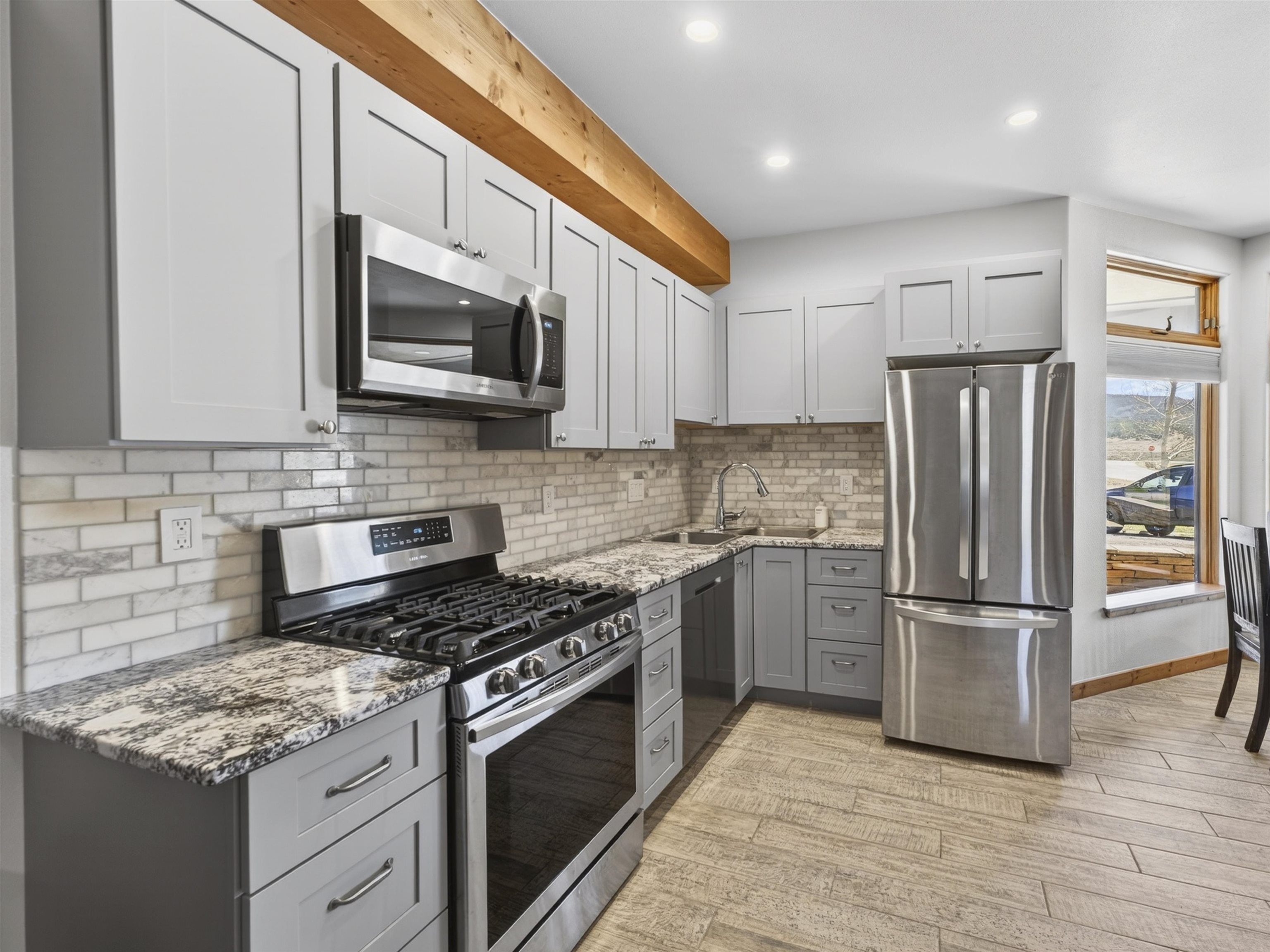 3465 Mountain View Blvd 2A