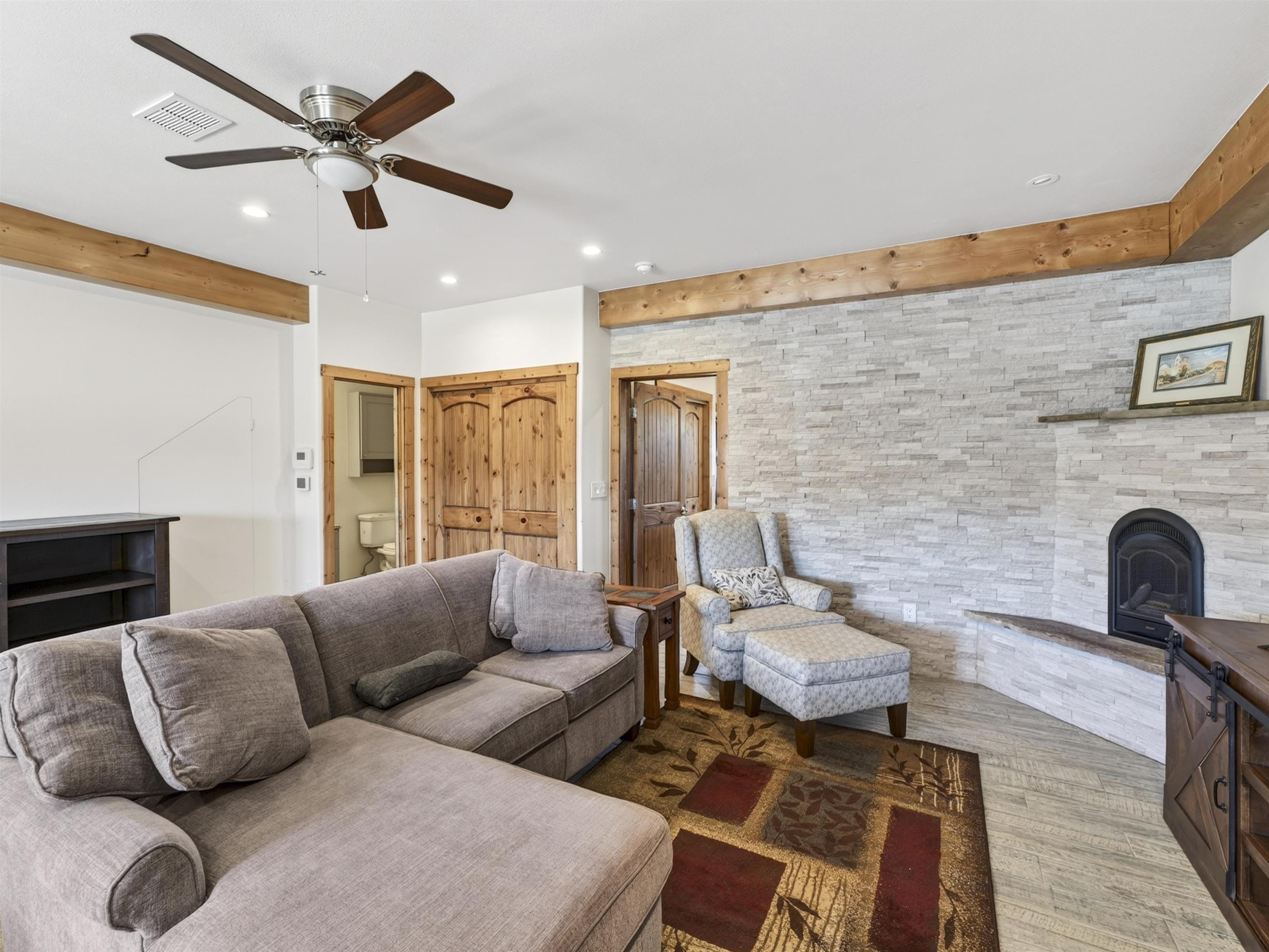 3465 Mountain View Blvd 2A