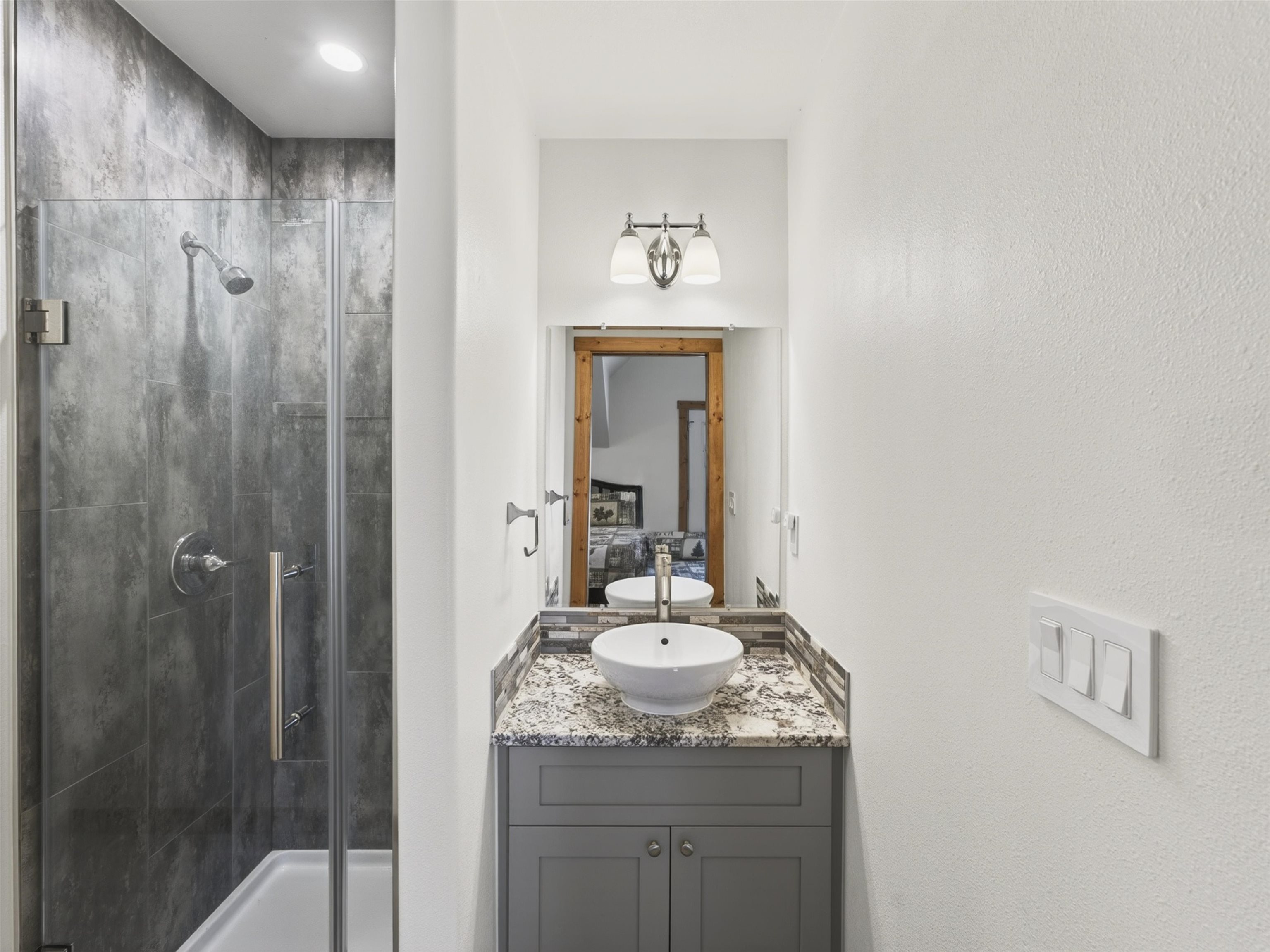 3465 Mountain View Blvd 2A